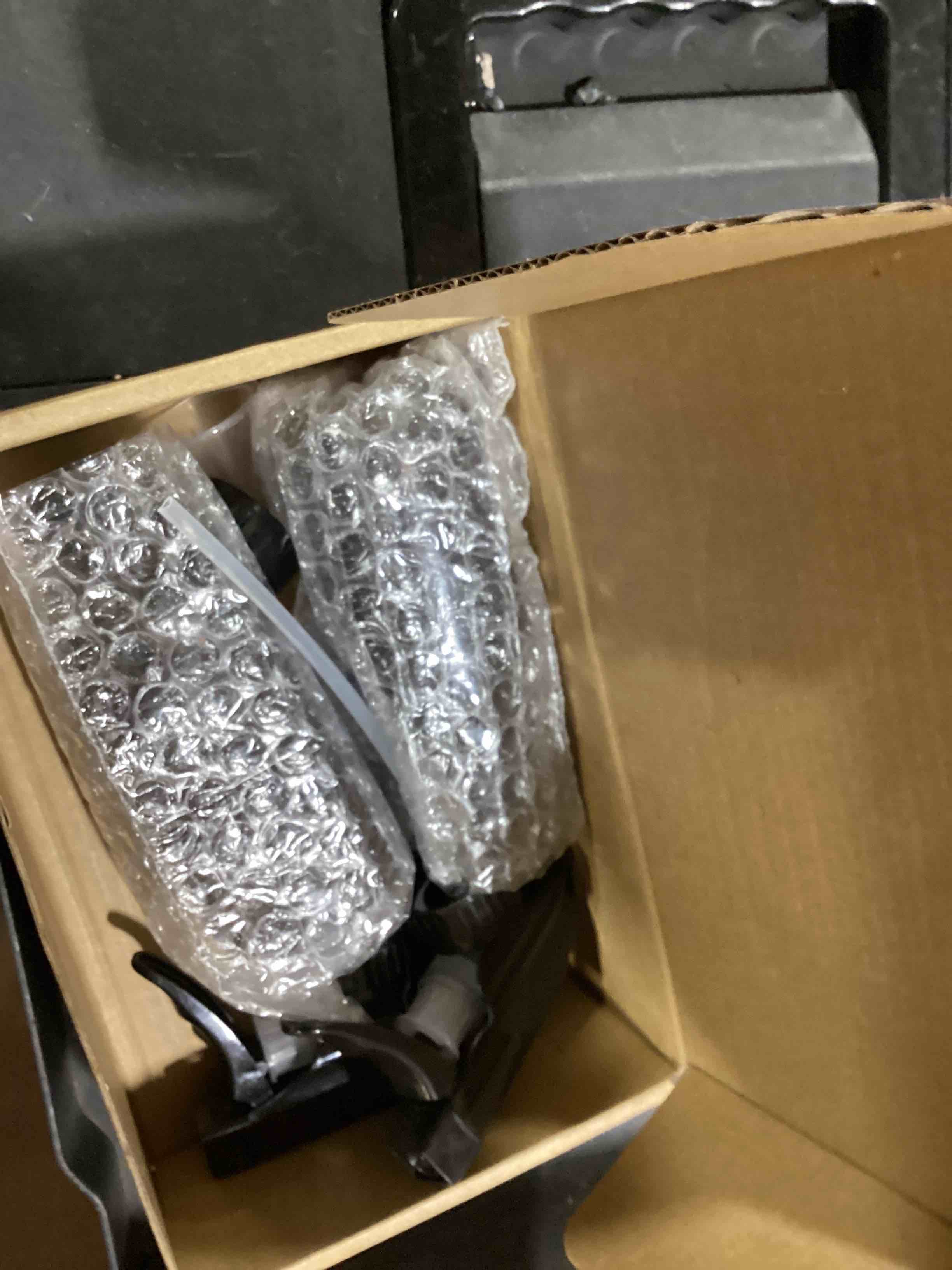 https://s3.amazonaws.com/lotting-images-prod/bidfta/BLU6380023_1722451586854.jpeg