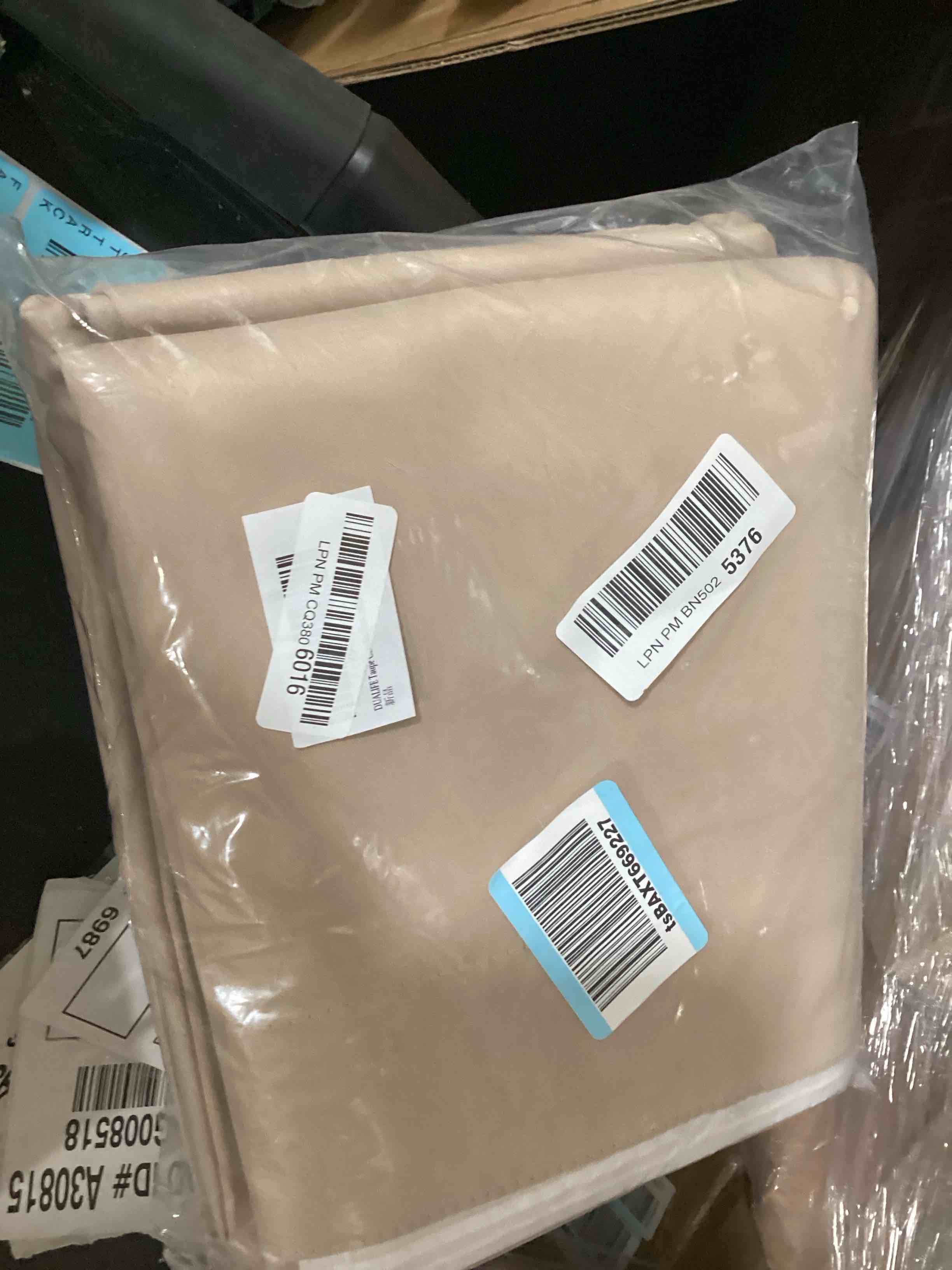 https://s3.amazonaws.com/lotting-images-prod/bidfta/BLU6380363_1722624782338.jpeg