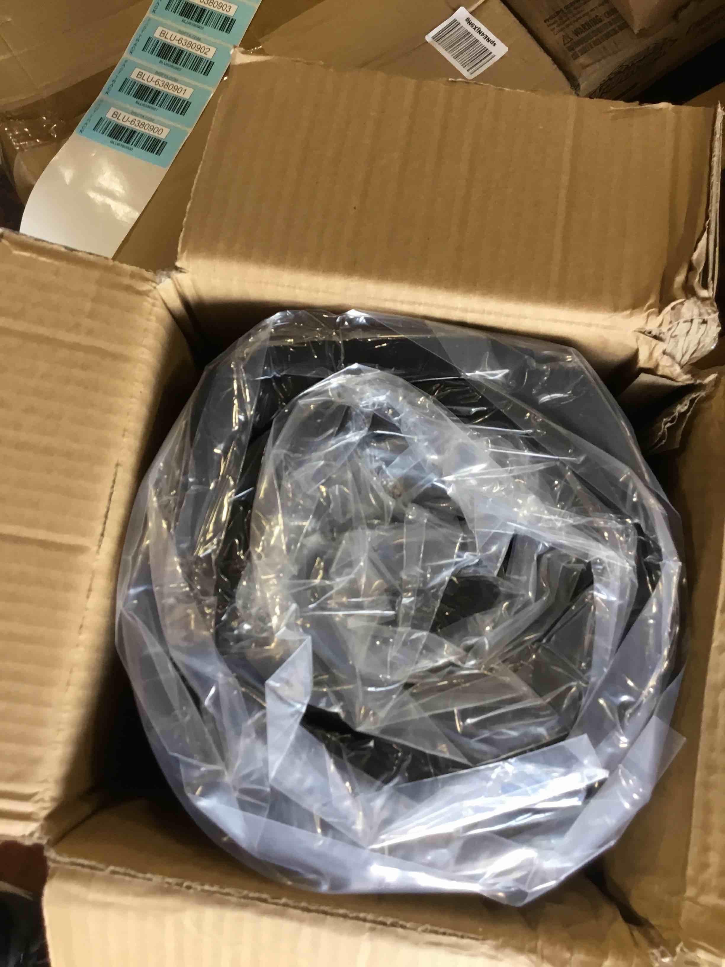 https://s3.amazonaws.com/lotting-images-prod/bidfta/BLU6380900_1723052777740.jpeg