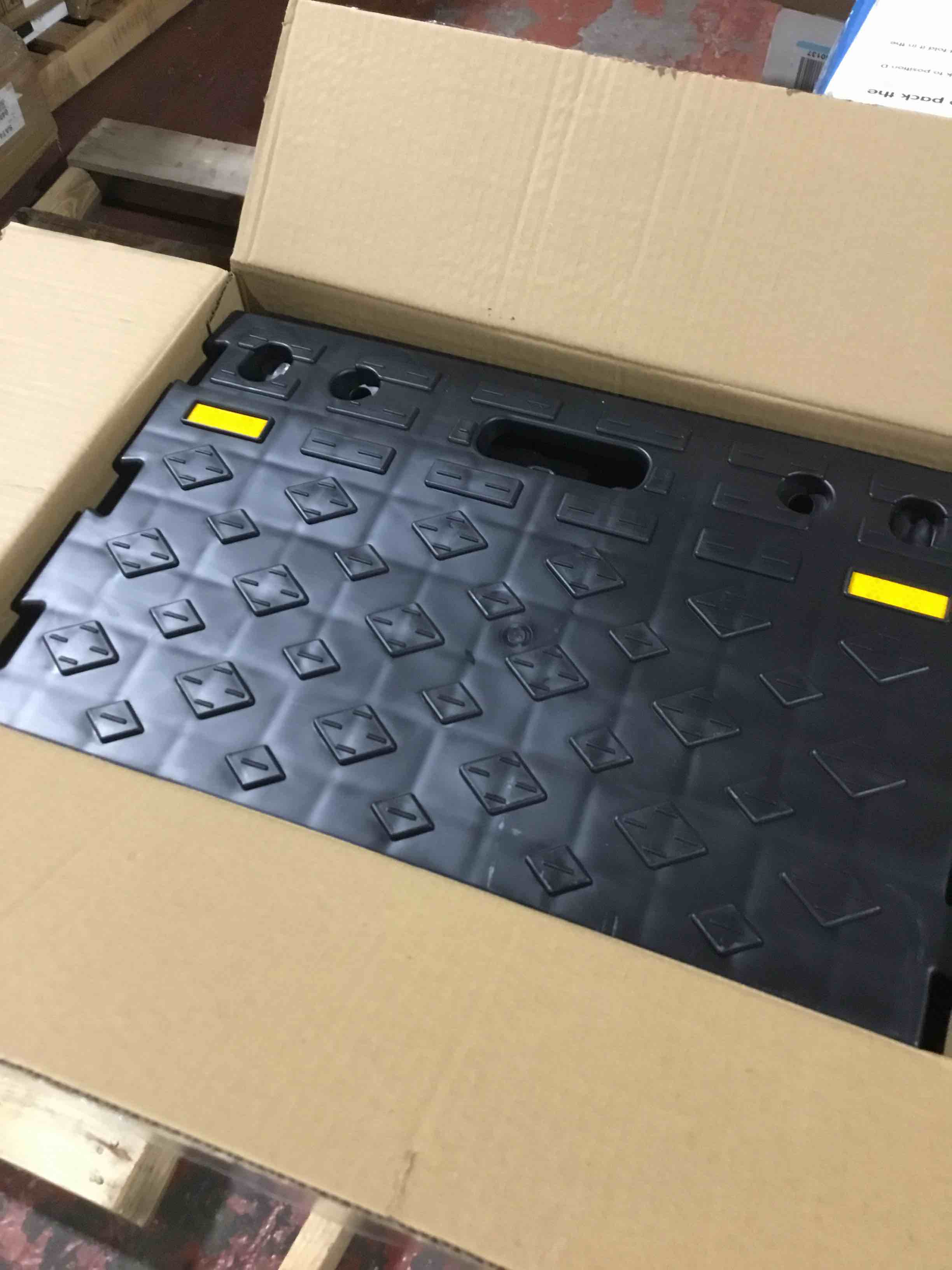 https://s3.amazonaws.com/lotting-images-prod/bidfta/BLU6381003_1723208874321.jpeg