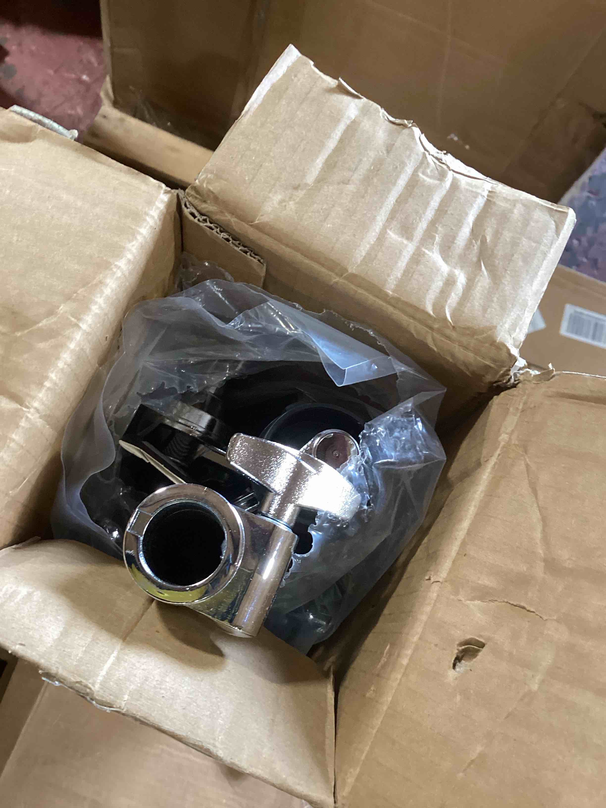 https://s3.amazonaws.com/lotting-images-prod/bidfta/BLU6381199_1723470634924.jpeg