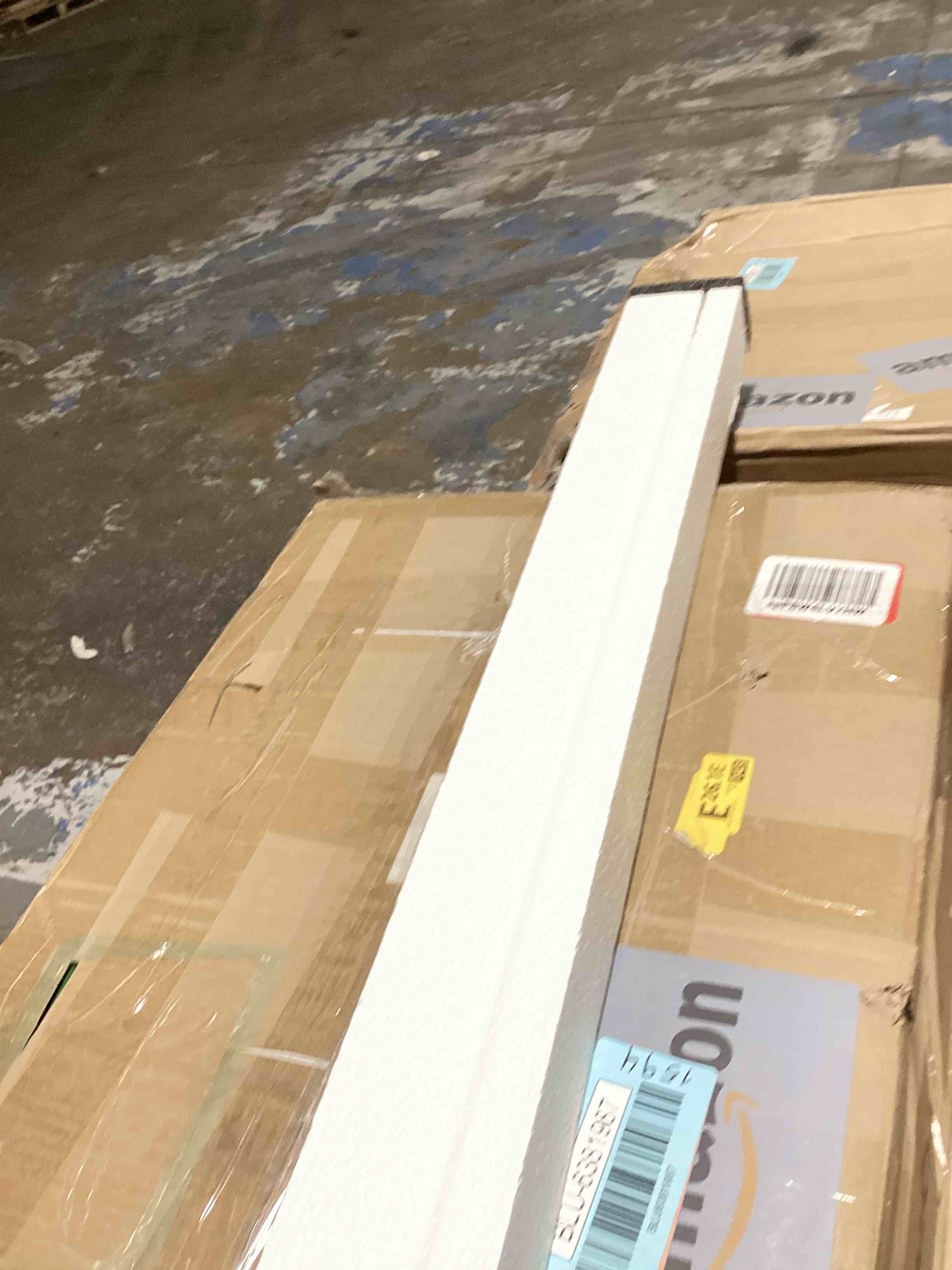 https://s3.amazonaws.com/lotting-images-prod/bidfta/BLU6382012_1712148373408.jpeg