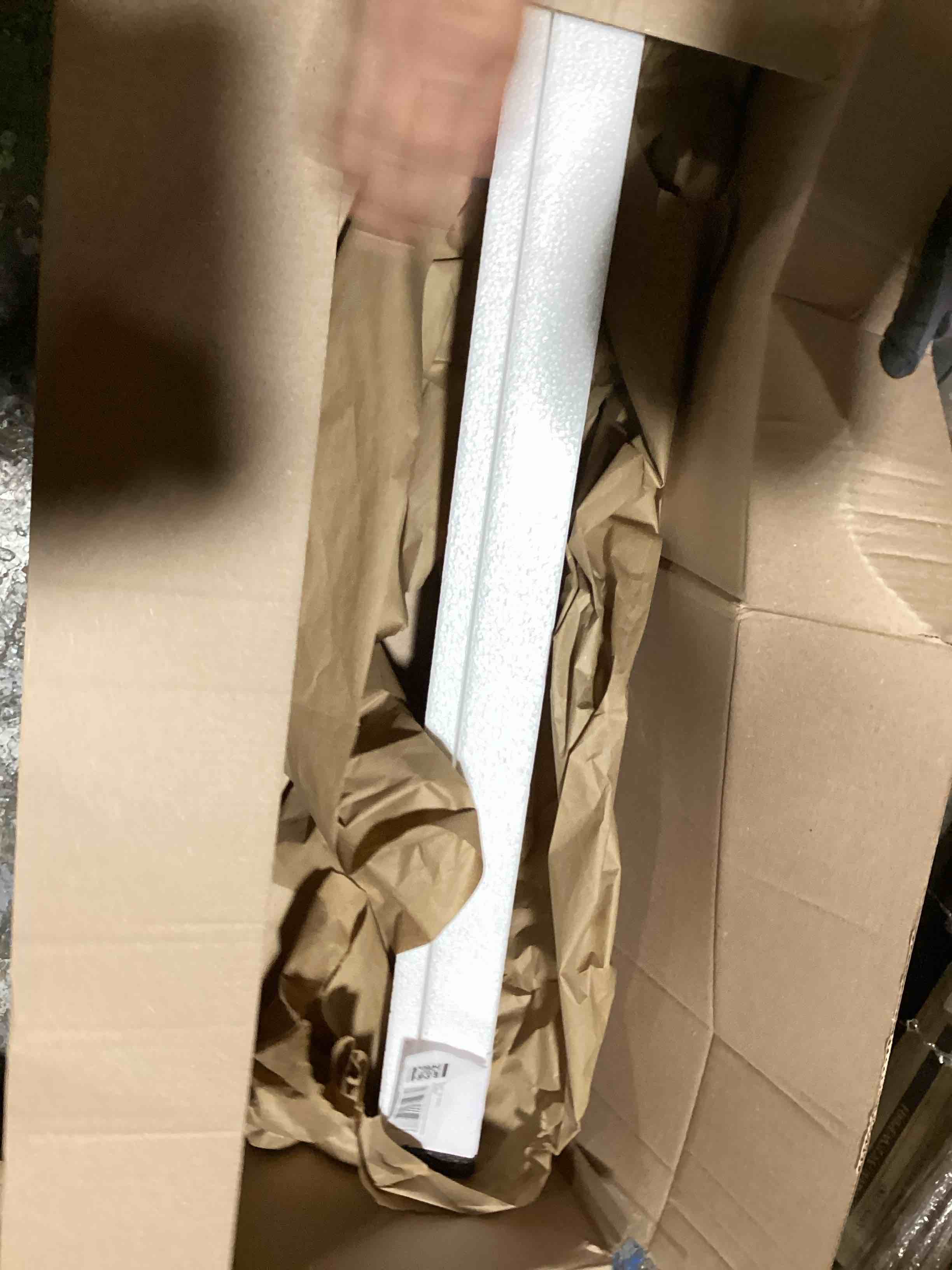 https://s3.amazonaws.com/lotting-images-prod/bidfta/BLU6382012_1712148394507.jpeg