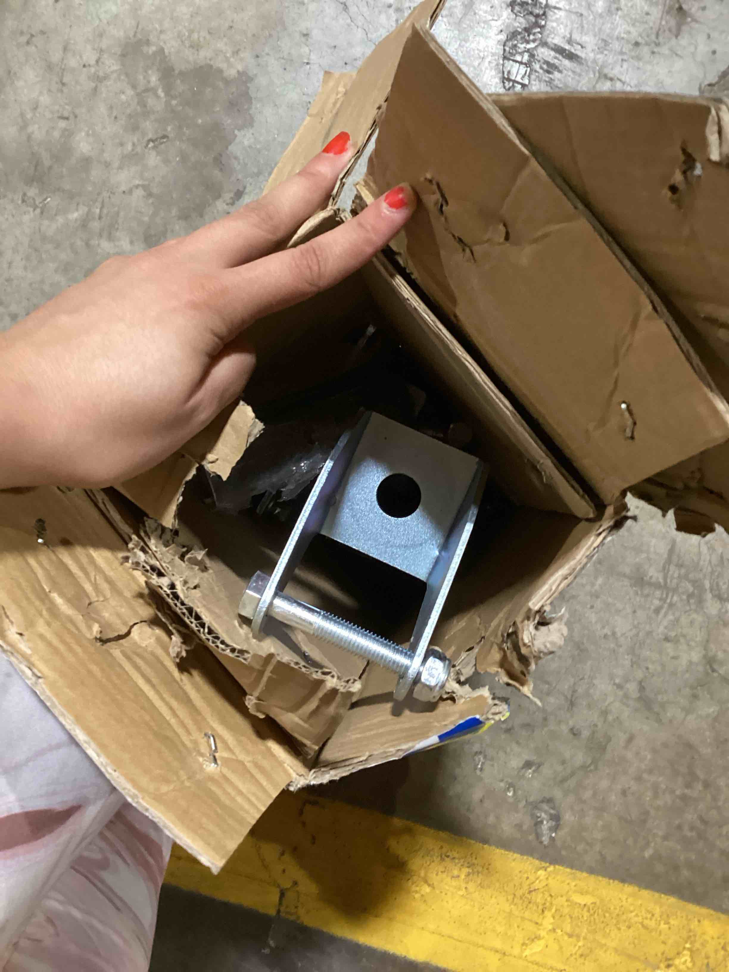 https://s3.amazonaws.com/lotting-images-prod/bidfta/BLU6383267_1718889782504.jpeg