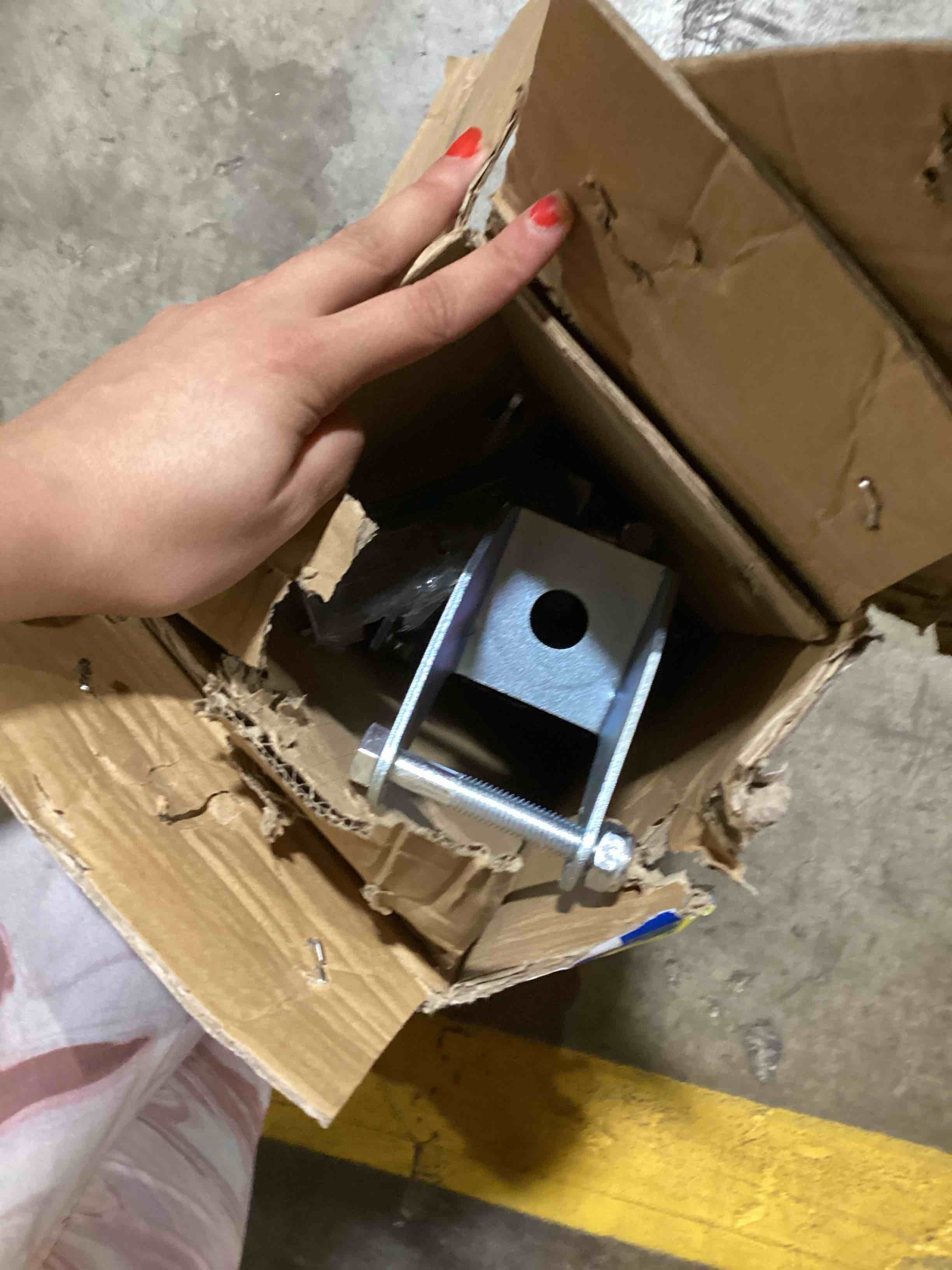 https://s3.amazonaws.com/lotting-images-prod/bidfta/BLU6383267_1718889783301.jpeg