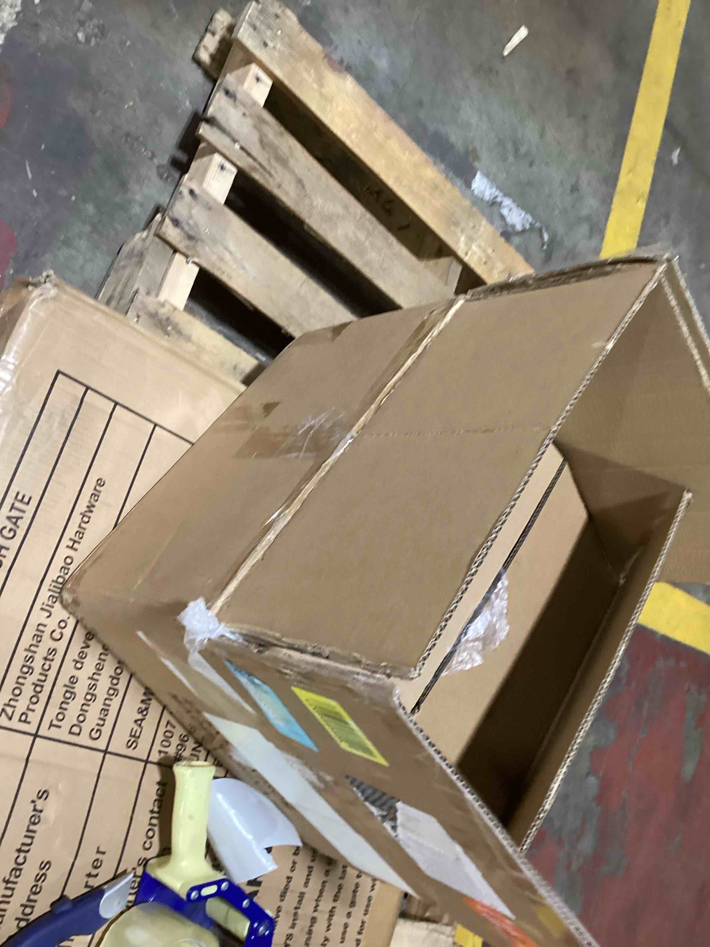 https://s3.amazonaws.com/lotting-images-prod/bidfta/BLU6383275_1718830969362.jpeg