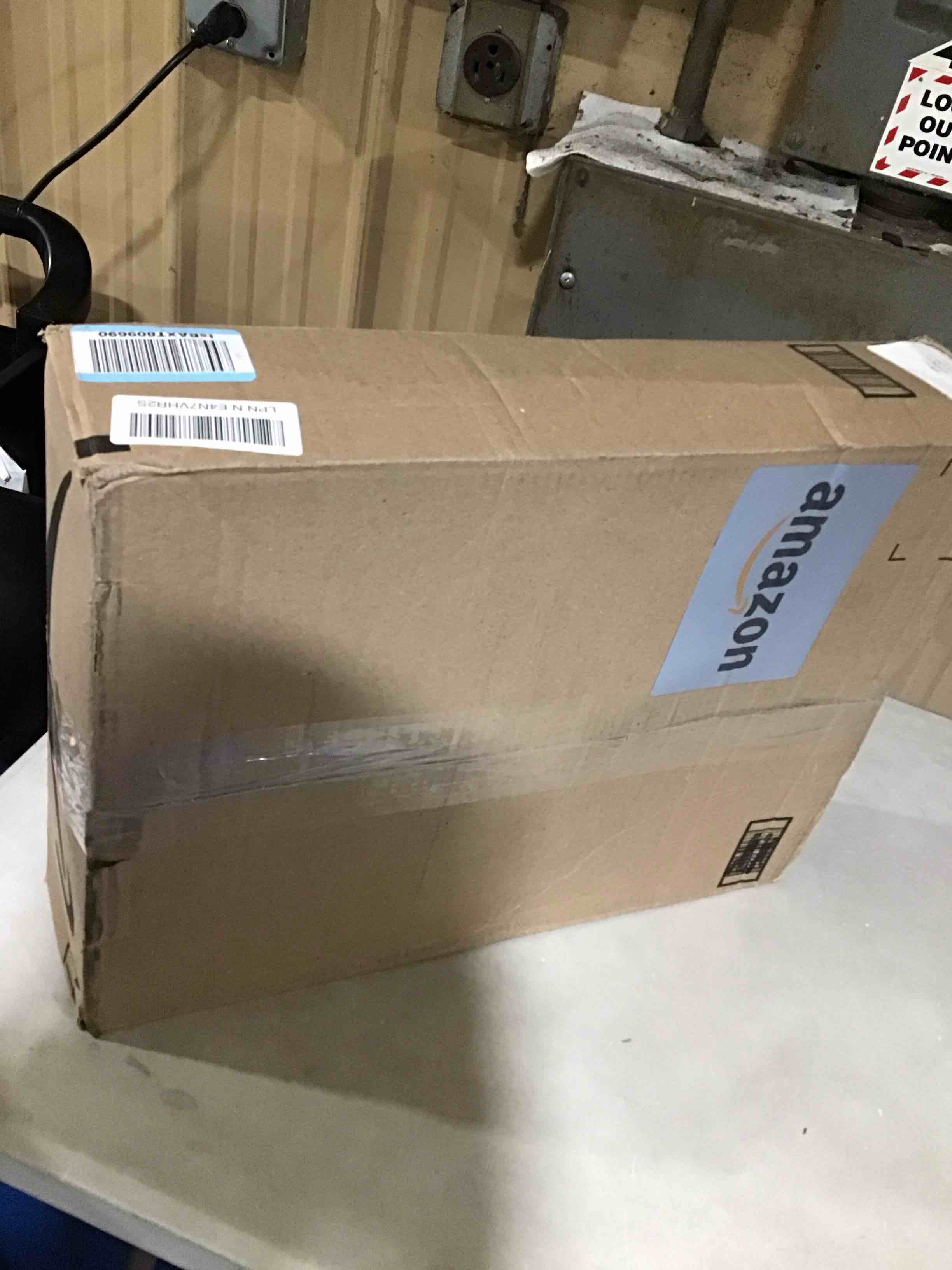 https://s3.amazonaws.com/lotting-images-prod/bidfta/BLU6383860_1721917281869.jpeg