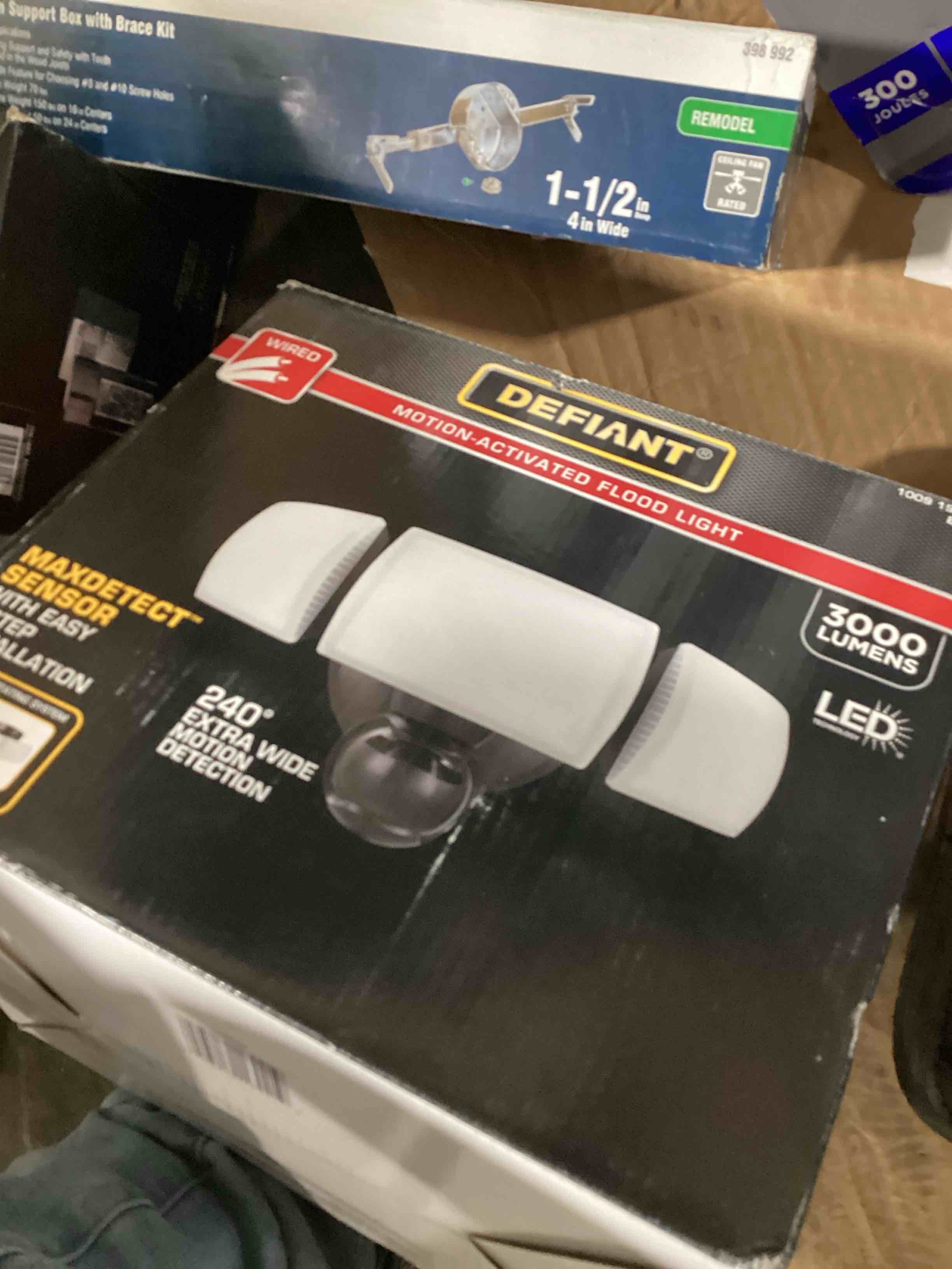 https://s3.amazonaws.com/lotting-images-prod/bidfta/BLU6385376_1715104788574.jpeg