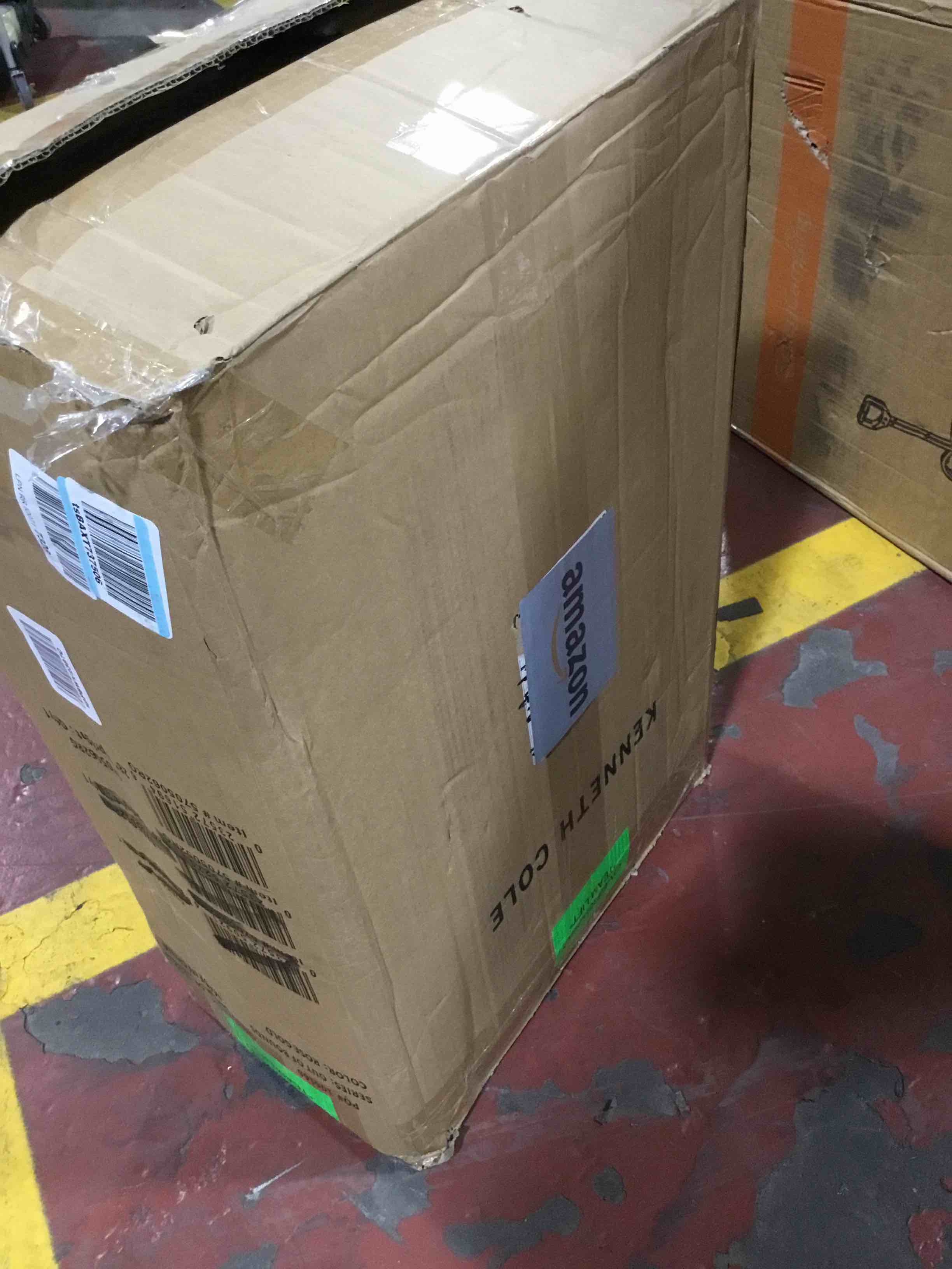 https://s3.amazonaws.com/lotting-images-prod/bidfta/BLU6386880_1713272180481.jpeg