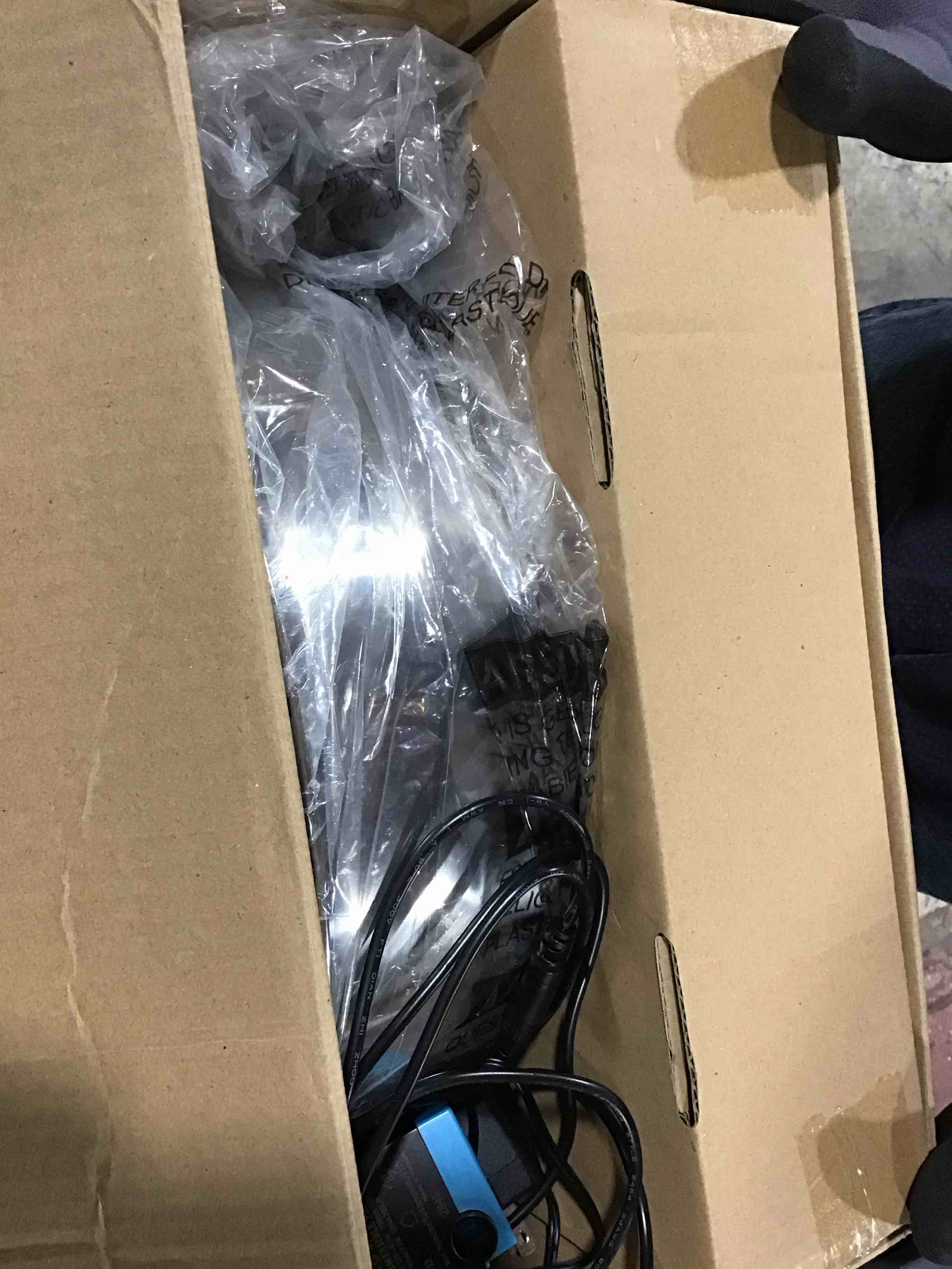 https://s3.amazonaws.com/lotting-images-prod/bidfta/BLU6386939_1713288502774.jpeg