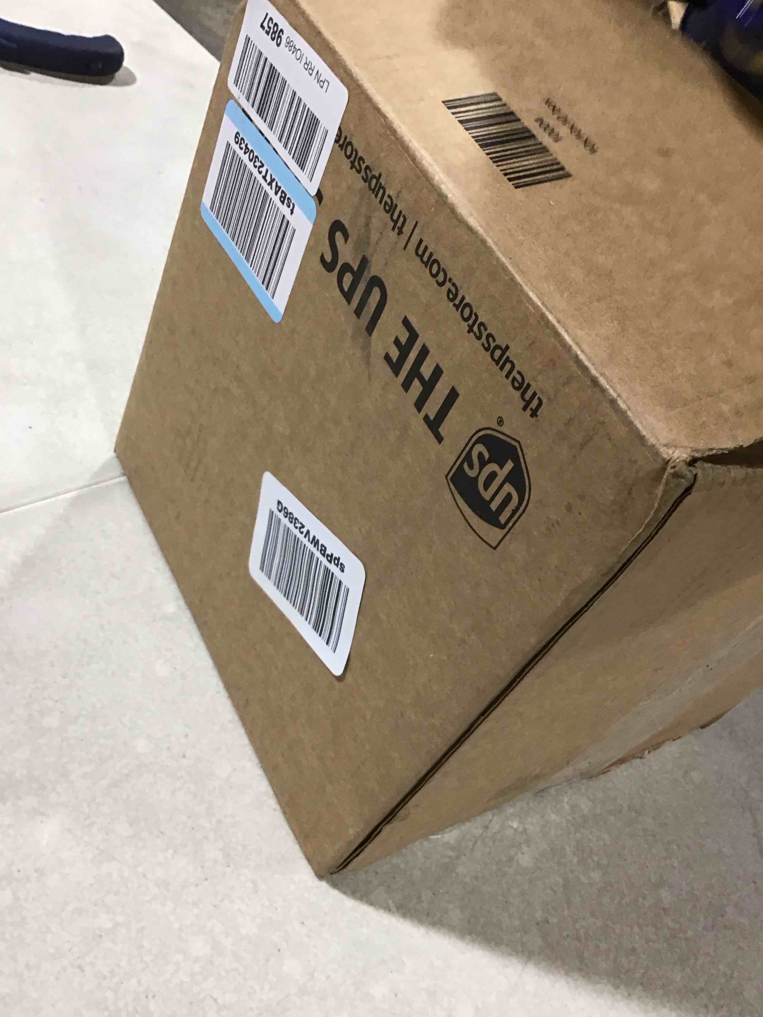 https://s3.amazonaws.com/lotting-images-prod/bidfta/BLU6386953_1713293143025.jpeg