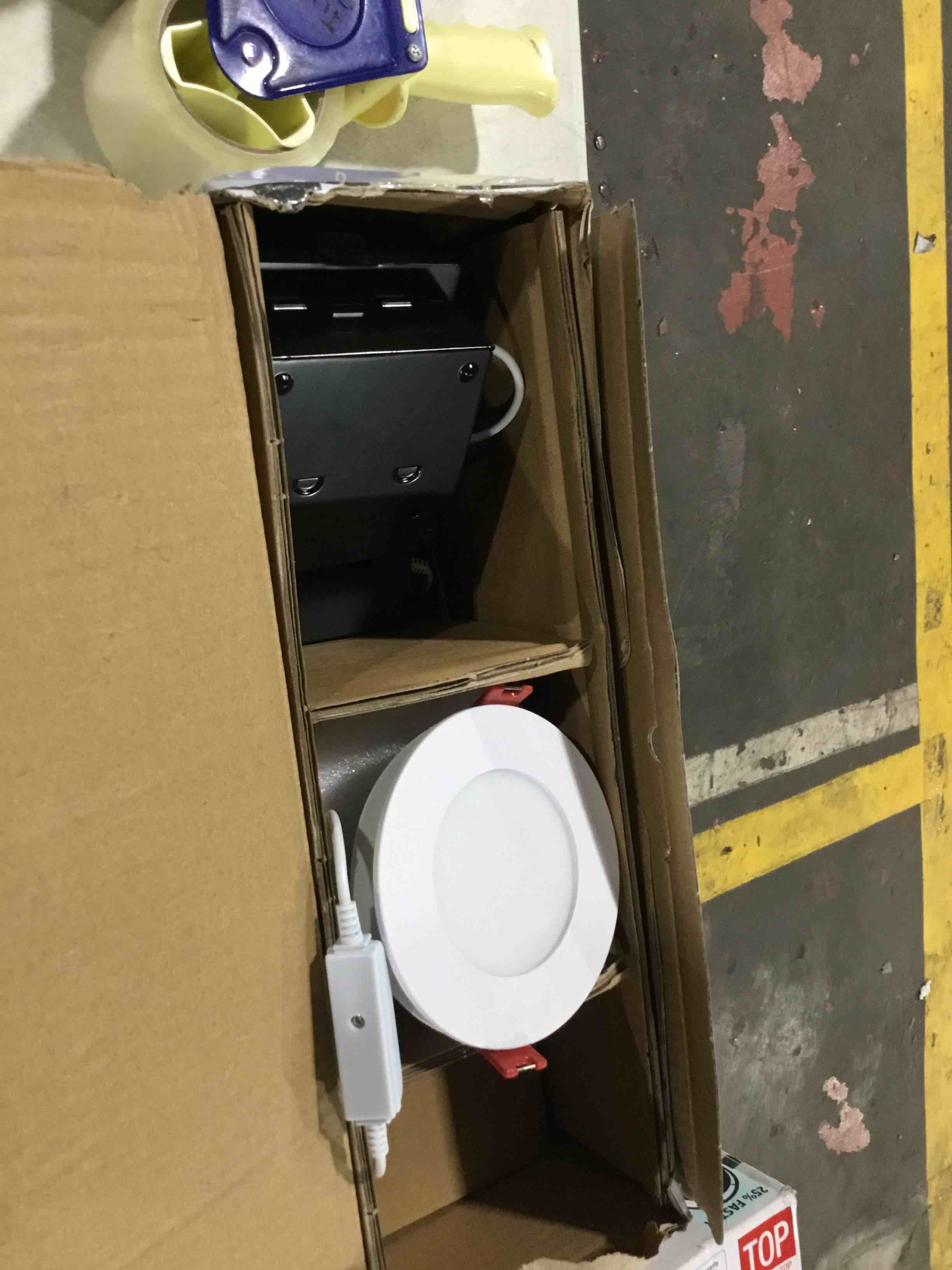 https://s3.amazonaws.com/lotting-images-prod/bidfta/BLU6387739_1714480908730.jpeg