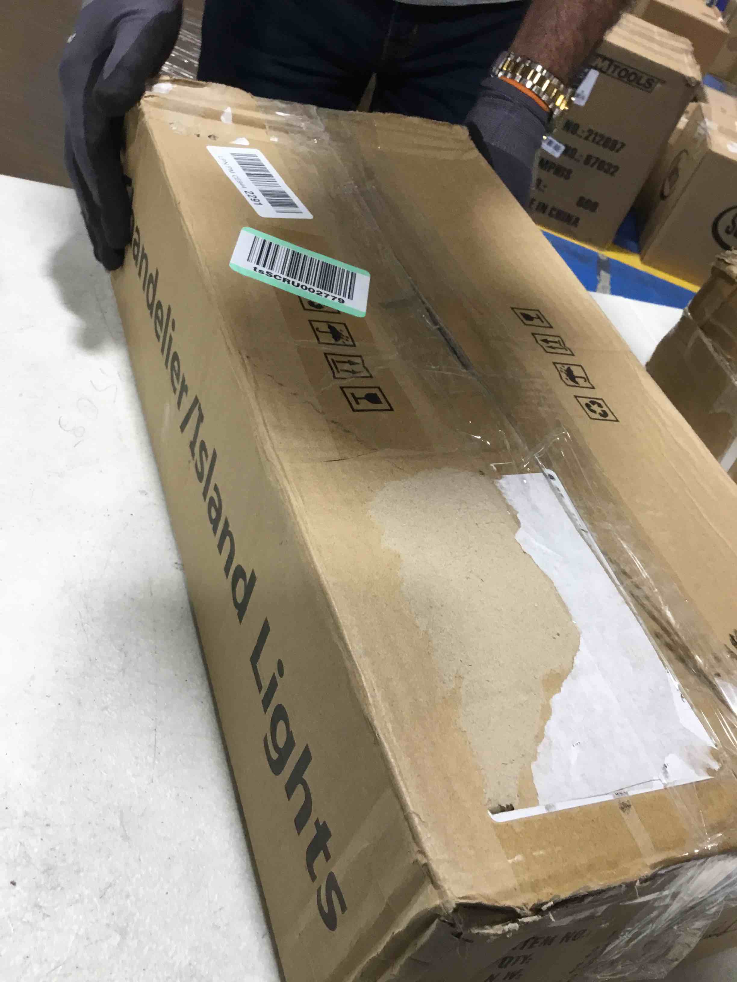 https://s3.amazonaws.com/lotting-images-prod/bidfta/BLU6388141_1715006470050.jpeg