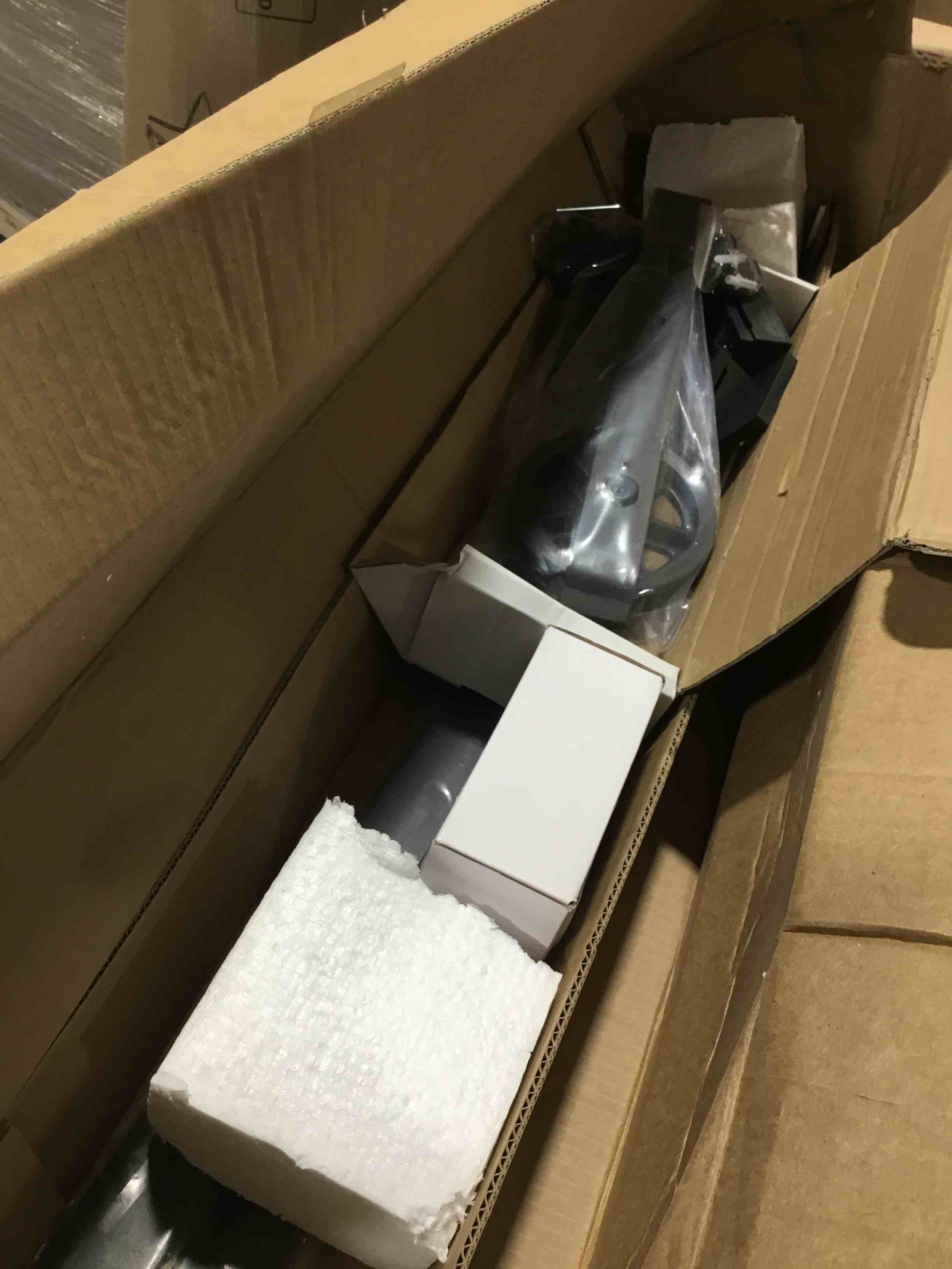 https://s3.amazonaws.com/lotting-images-prod/bidfta/BLU6388159_1715008724035.jpeg