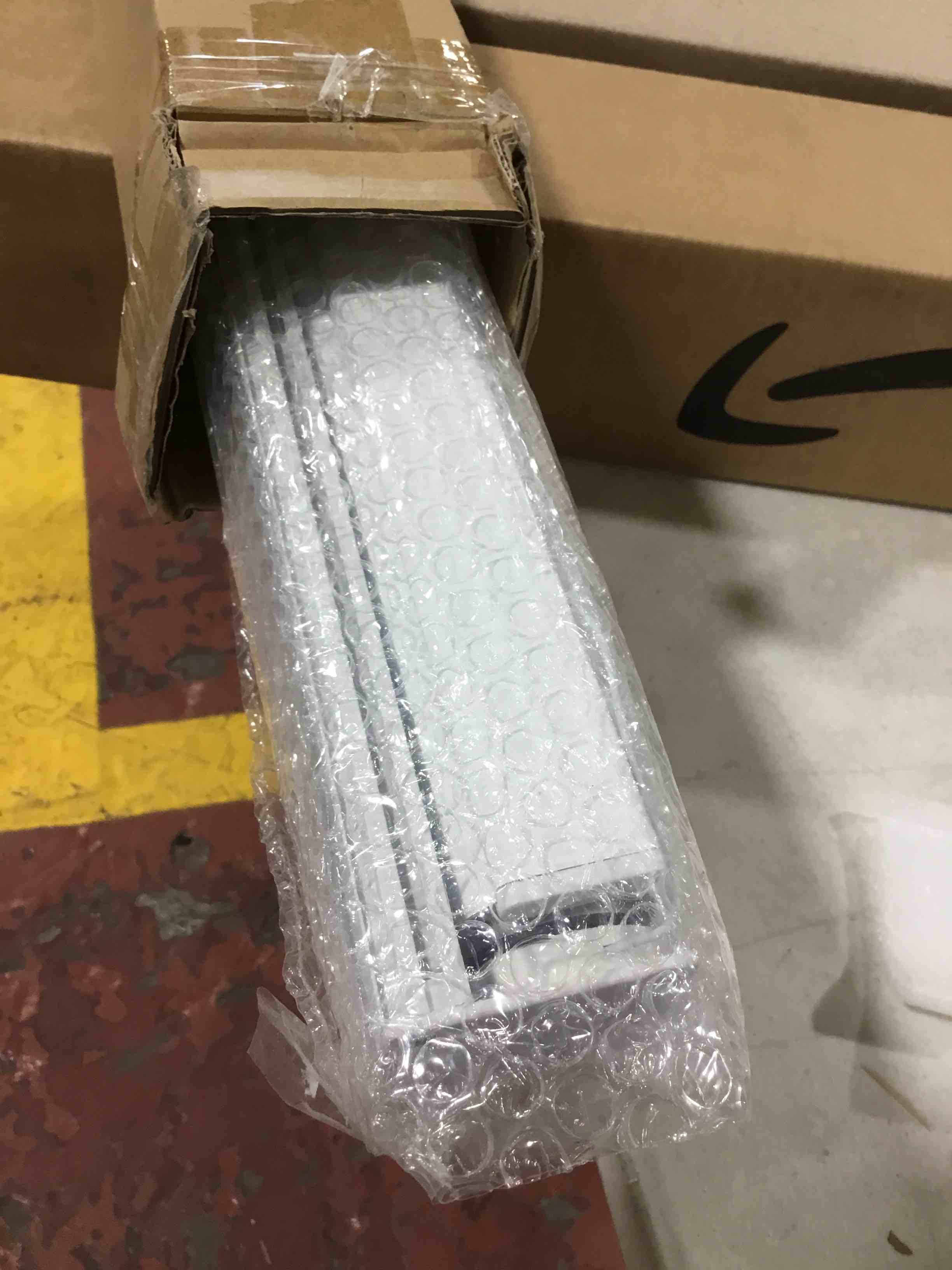 https://s3.amazonaws.com/lotting-images-prod/bidfta/BLU6388647_1715615611494.jpeg