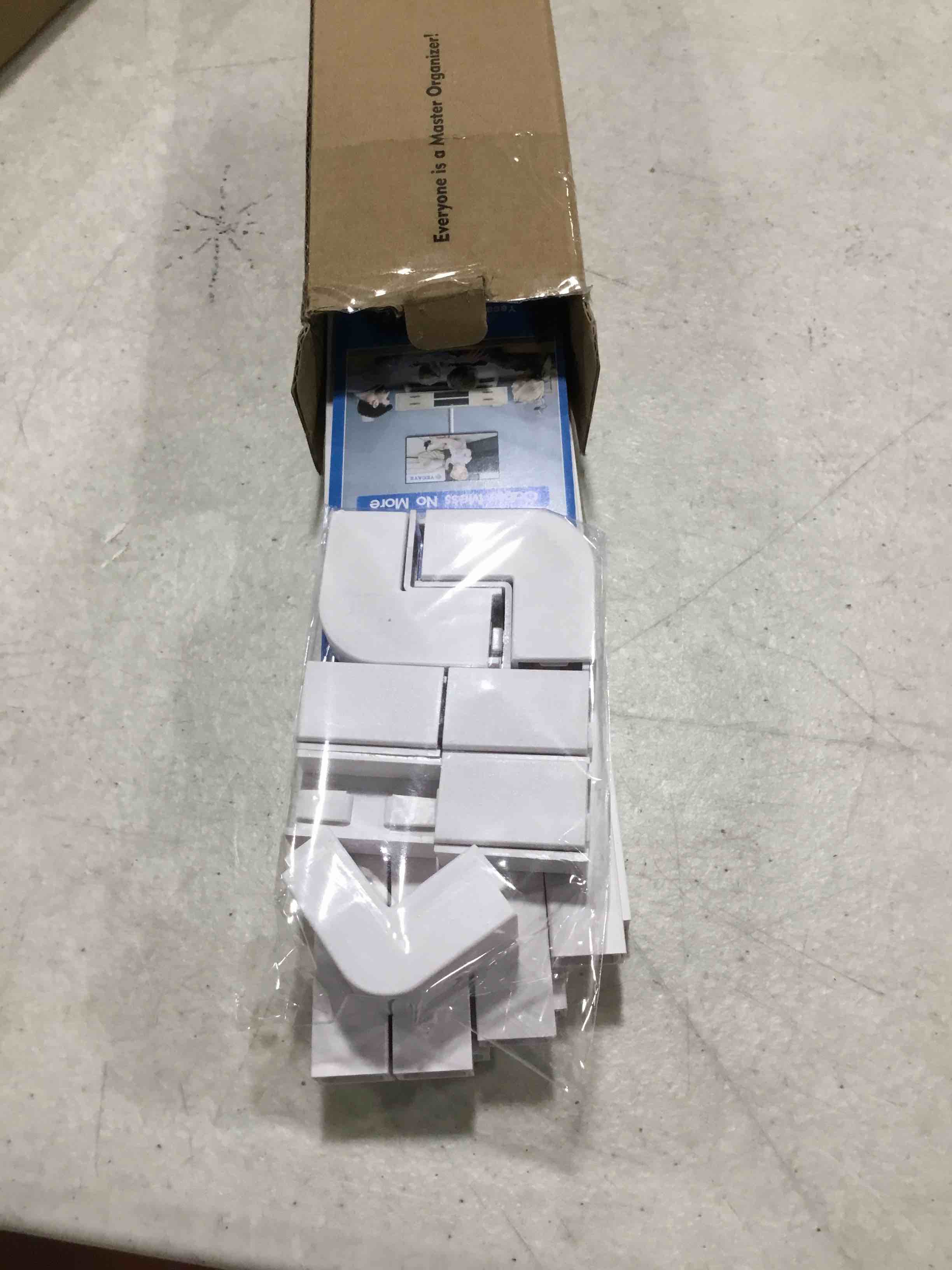 https://s3.amazonaws.com/lotting-images-prod/bidfta/BLU6388843_1715864144705.jpeg