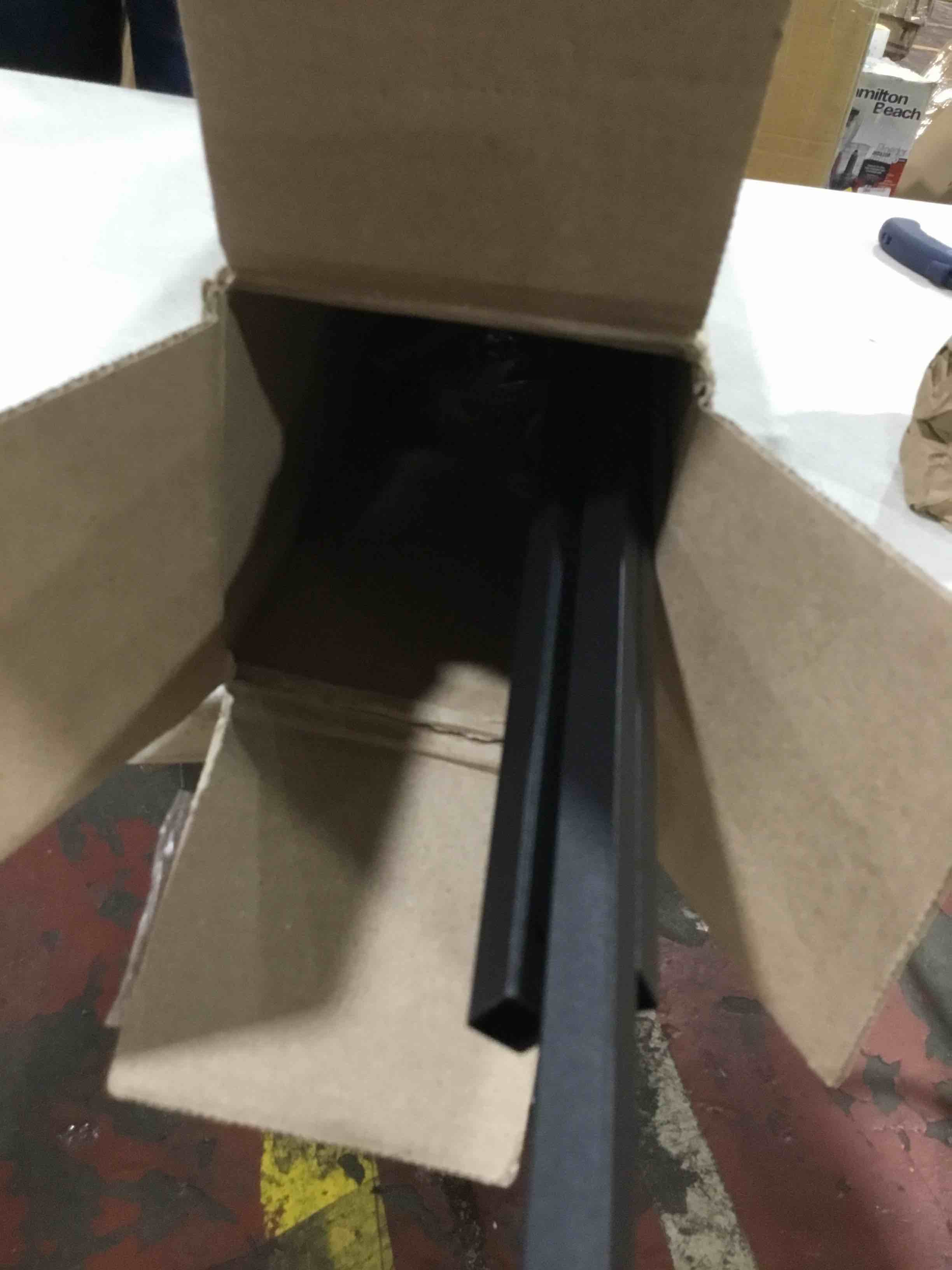 https://s3.amazonaws.com/lotting-images-prod/bidfta/BLU6388872_1715872771113.jpeg
