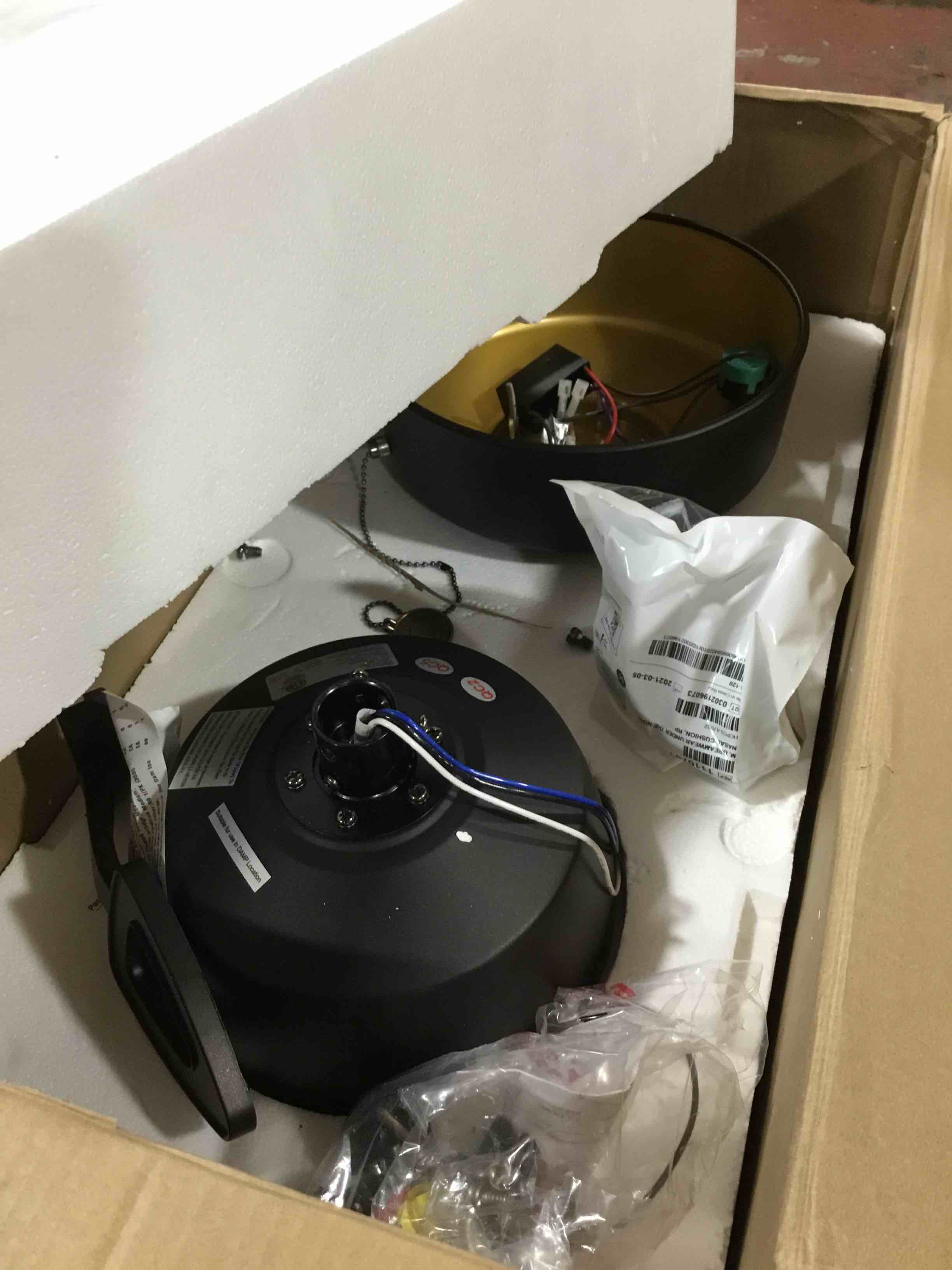 https://s3.amazonaws.com/lotting-images-prod/bidfta/BLU6389006_1716209573260.jpeg