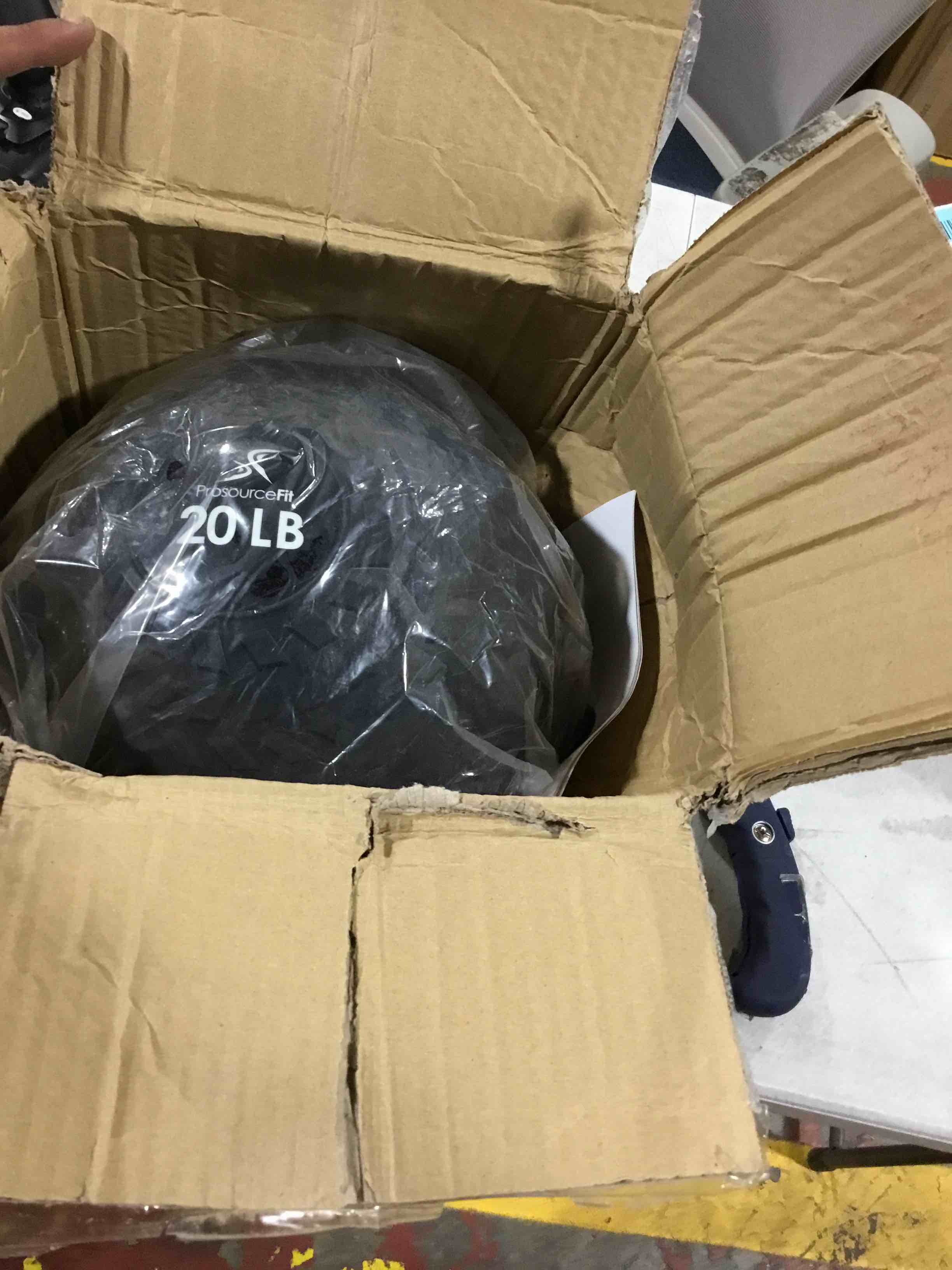 https://s3.amazonaws.com/lotting-images-prod/bidfta/BLU6389873_1718026836317.jpeg