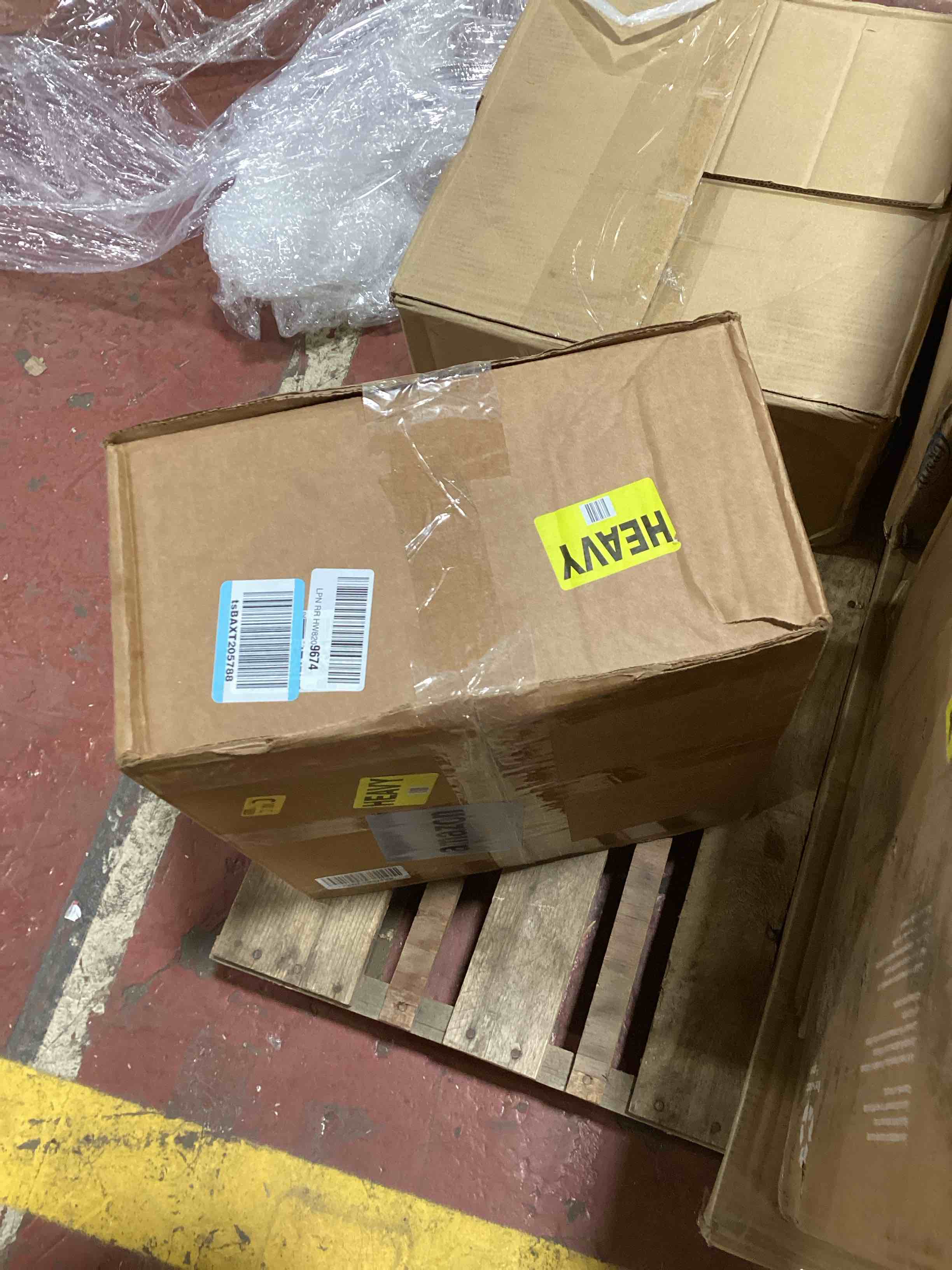 https://s3.amazonaws.com/lotting-images-prod/bidfta/BLU6390056_1718135551889.jpeg