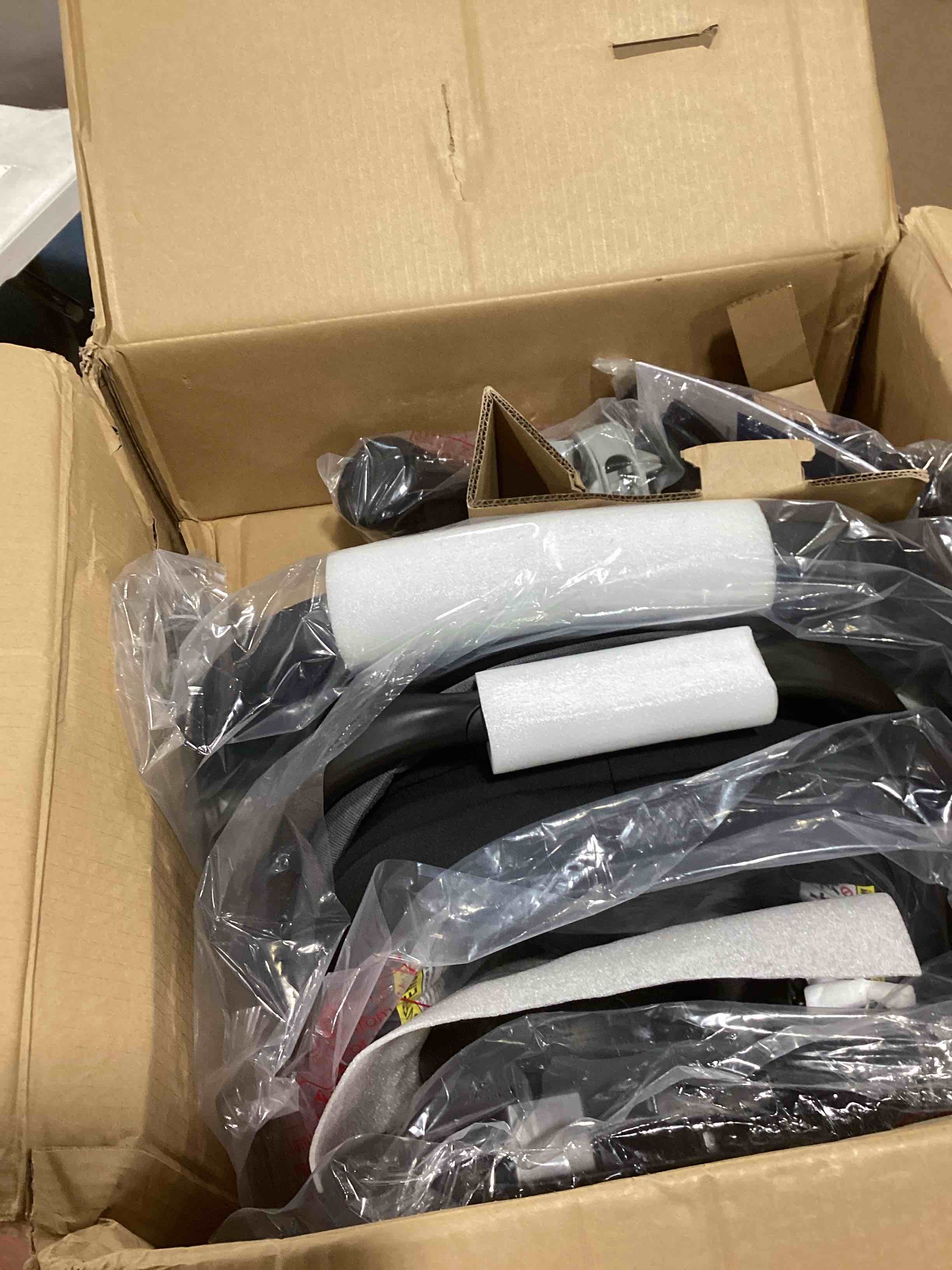 https://s3.amazonaws.com/lotting-images-prod/bidfta/BLU6390063_1718137002288.jpeg