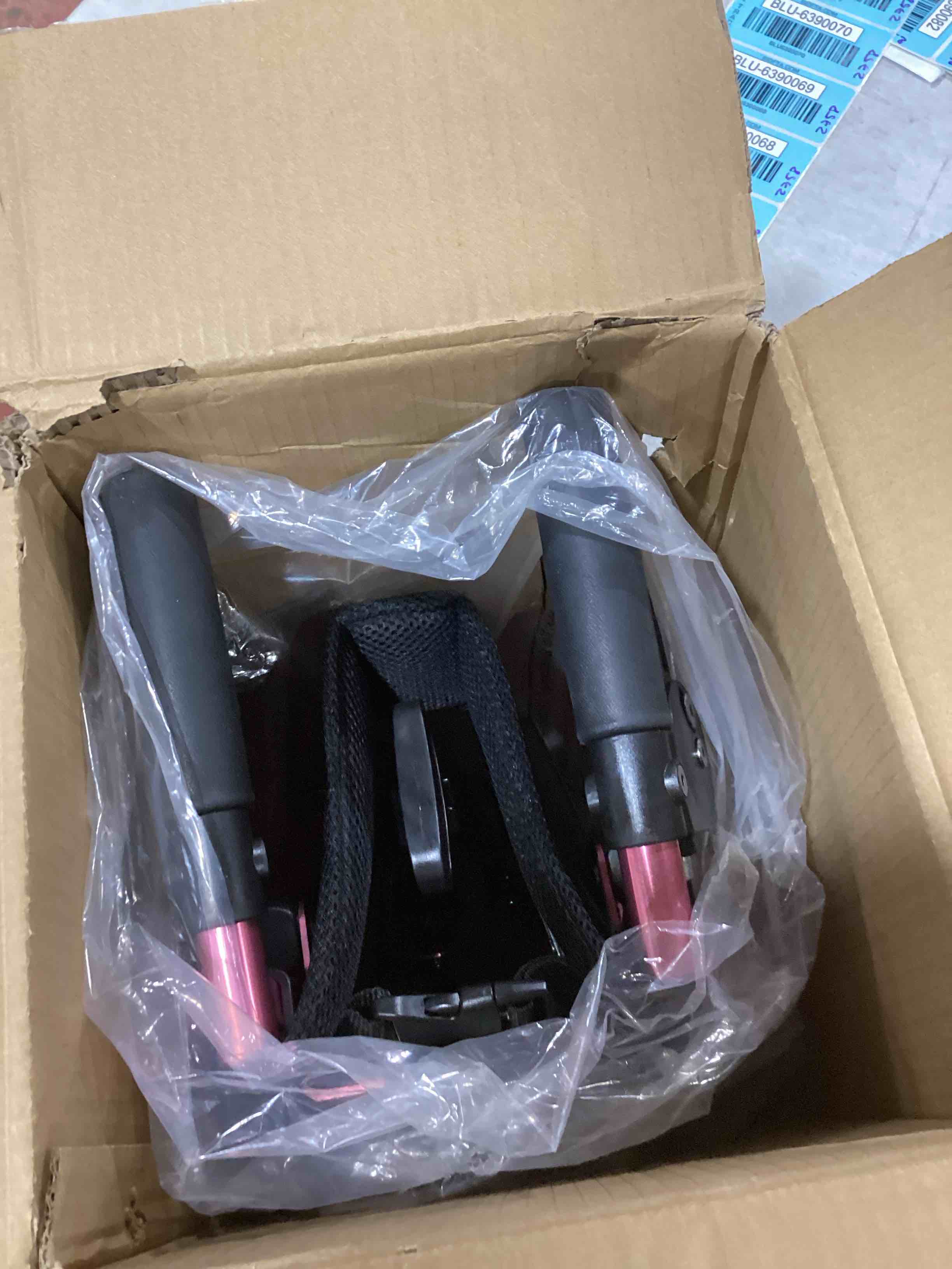 https://s3.amazonaws.com/lotting-images-prod/bidfta/BLU6390067_1718139675530.jpeg