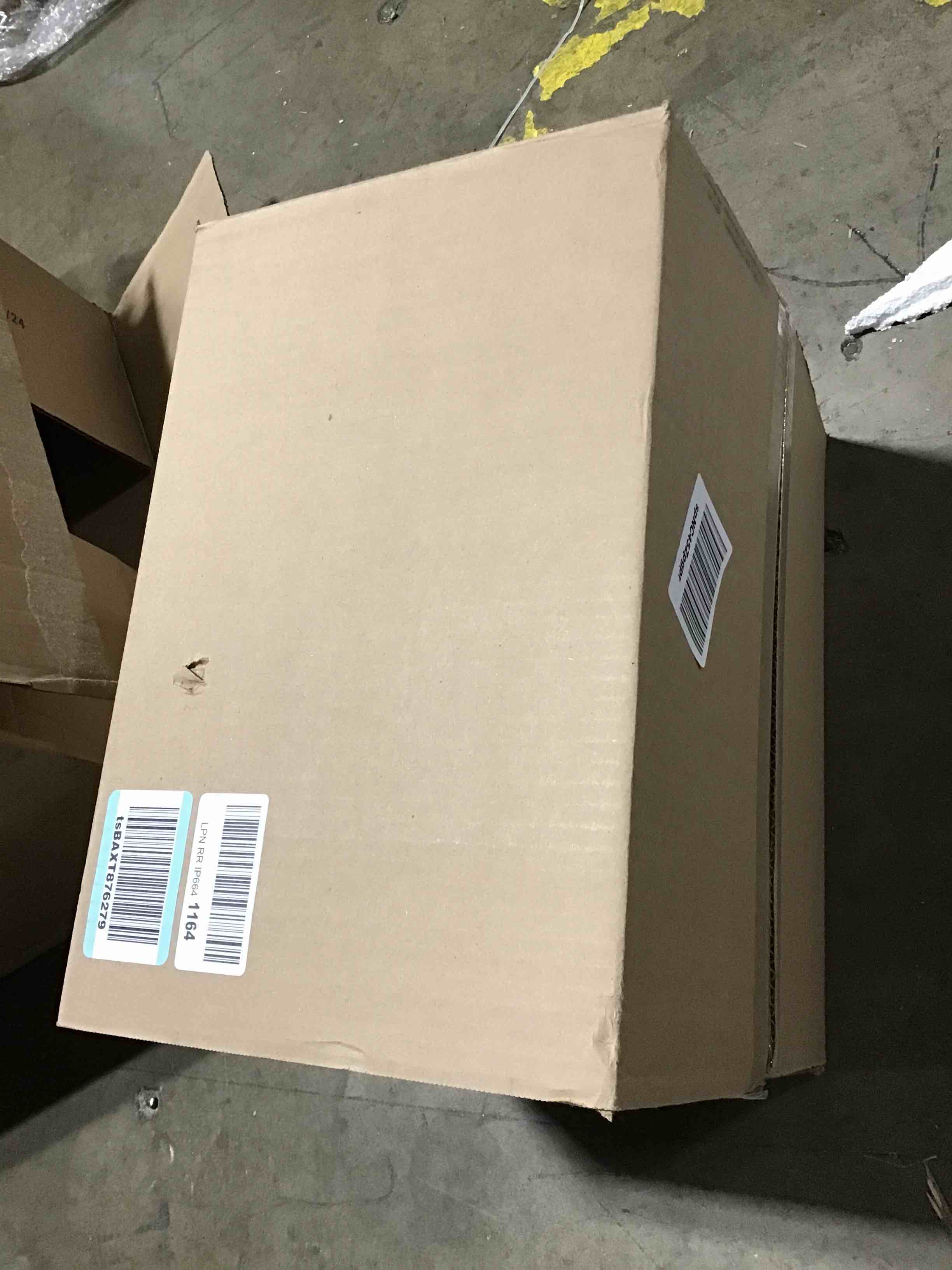 https://s3.amazonaws.com/lotting-images-prod/bidfta/BLU6392968_1719841349892.jpeg
