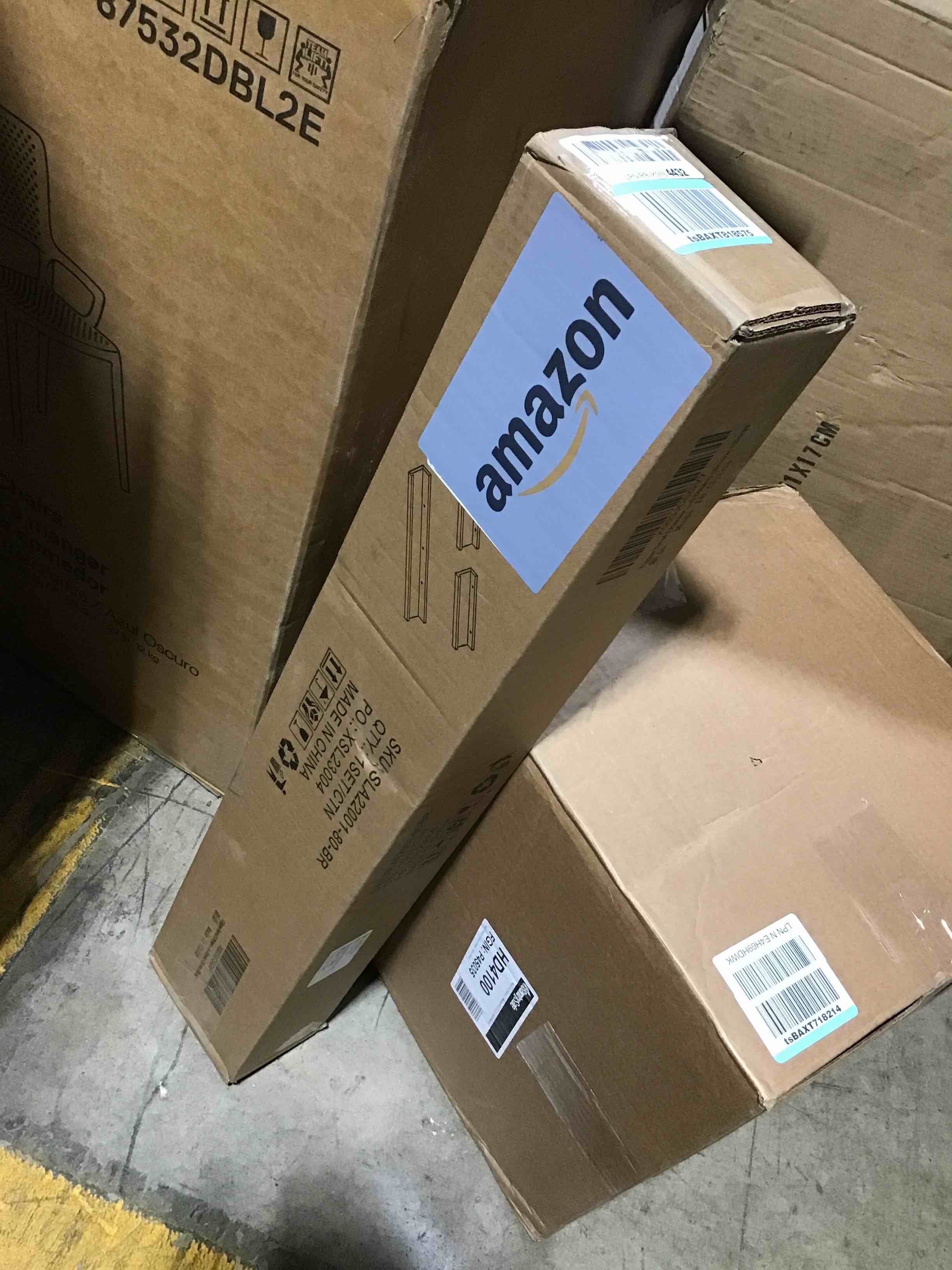https://s3.amazonaws.com/lotting-images-prod/bidfta/BLU6395545_1720568622905.jpeg