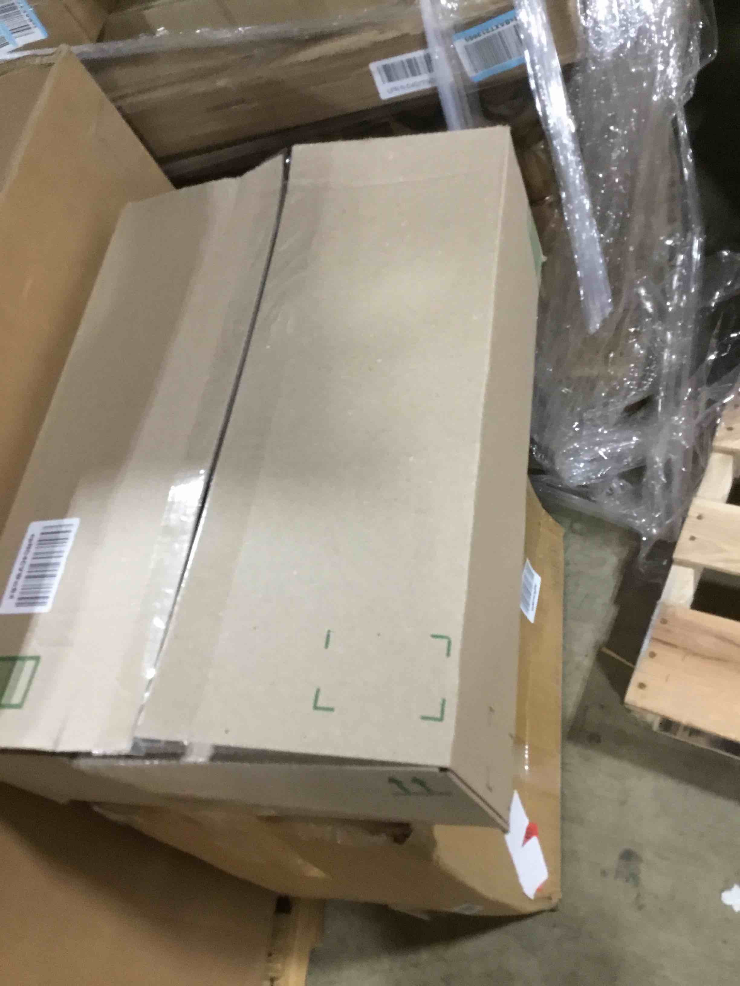 https://s3.amazonaws.com/lotting-images-prod/bidfta/BLU6400873_1724170769185.jpeg