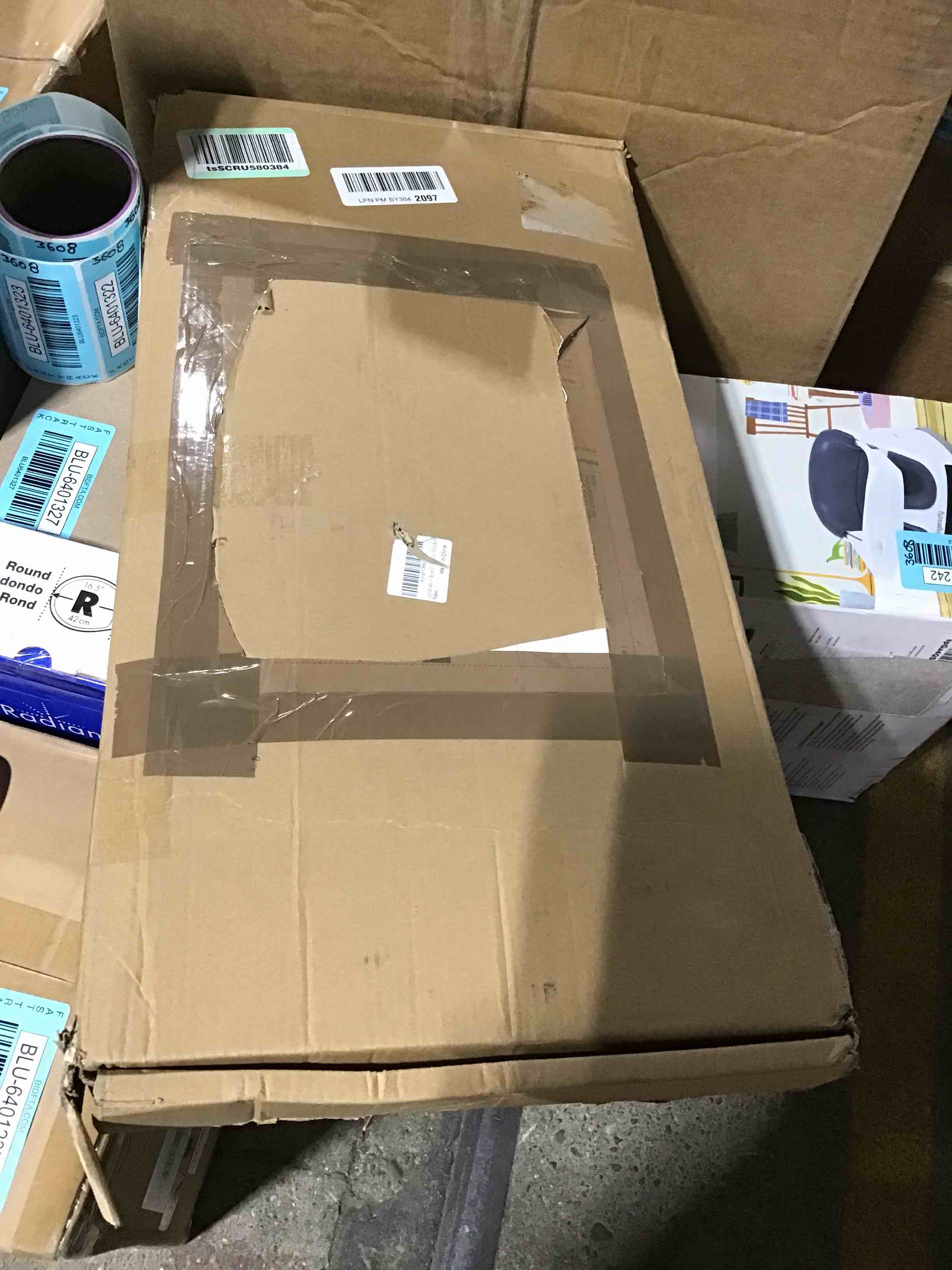 https://s3.amazonaws.com/lotting-images-prod/bidfta/BLU6401243_1718647879658.jpeg