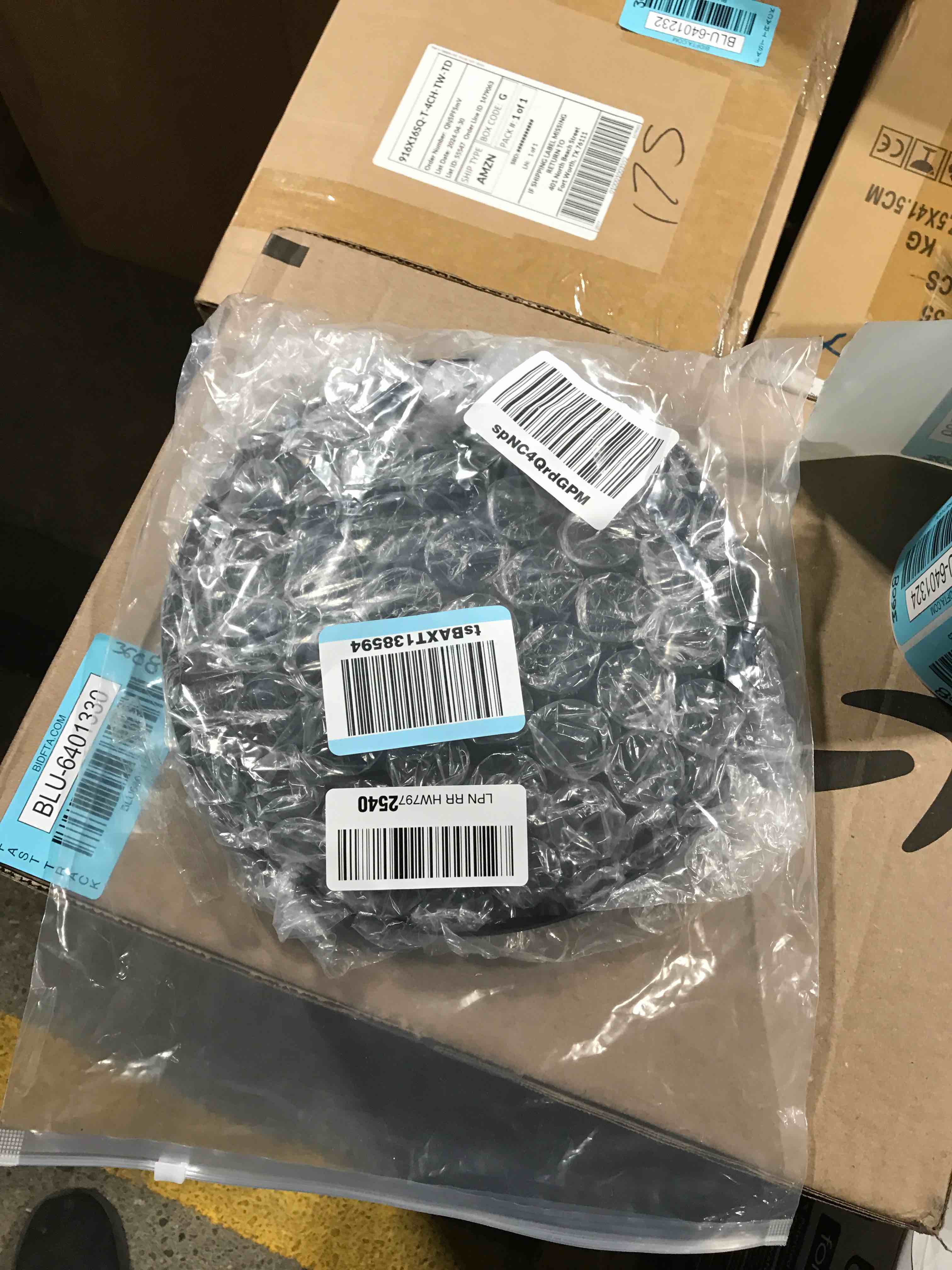 https://s3.amazonaws.com/lotting-images-prod/bidfta/BLU6401329_1718641231802.jpeg