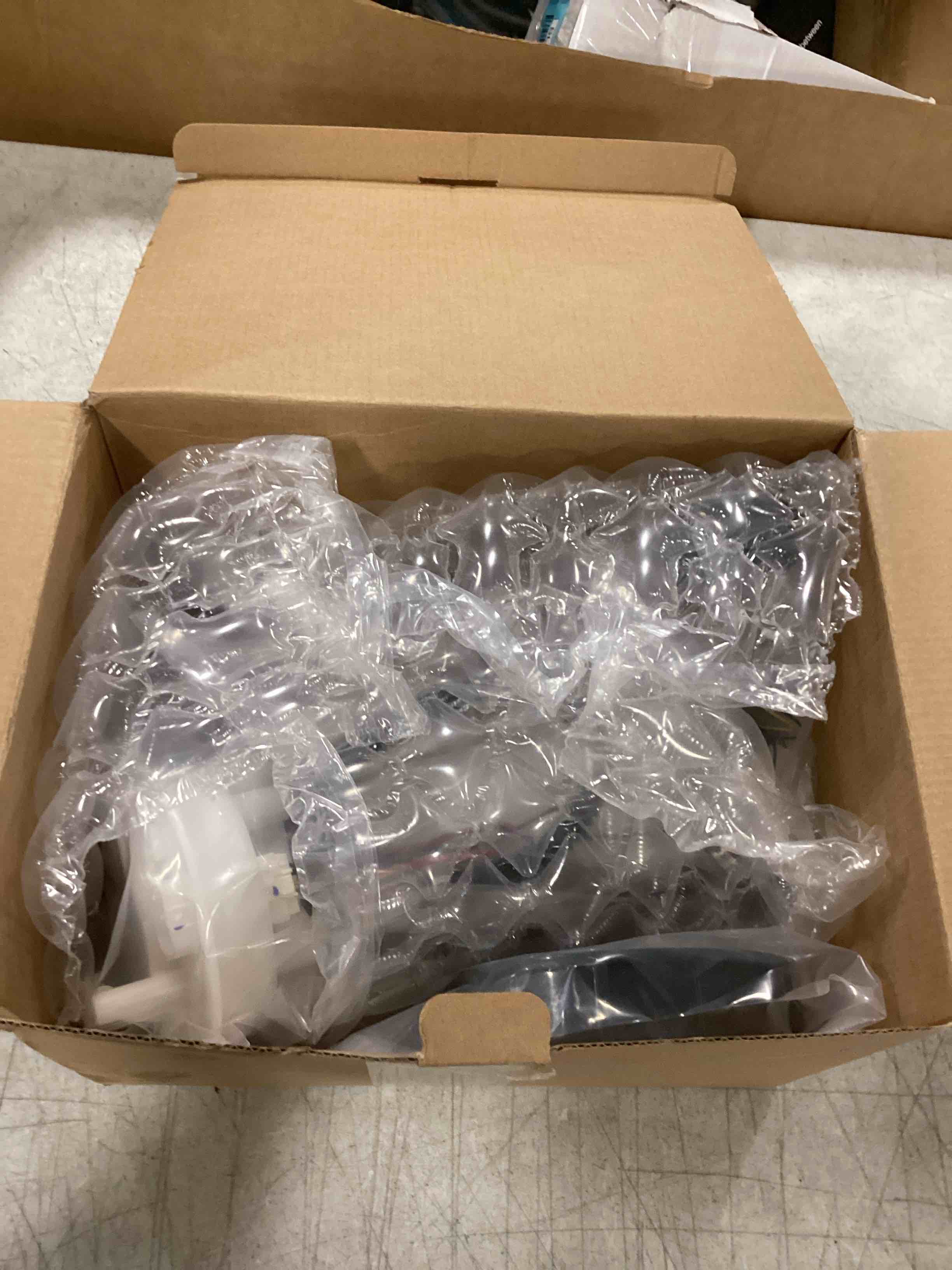 https://s3.amazonaws.com/lotting-images-prod/bidfta/BLU6404217_1718973326164.jpeg