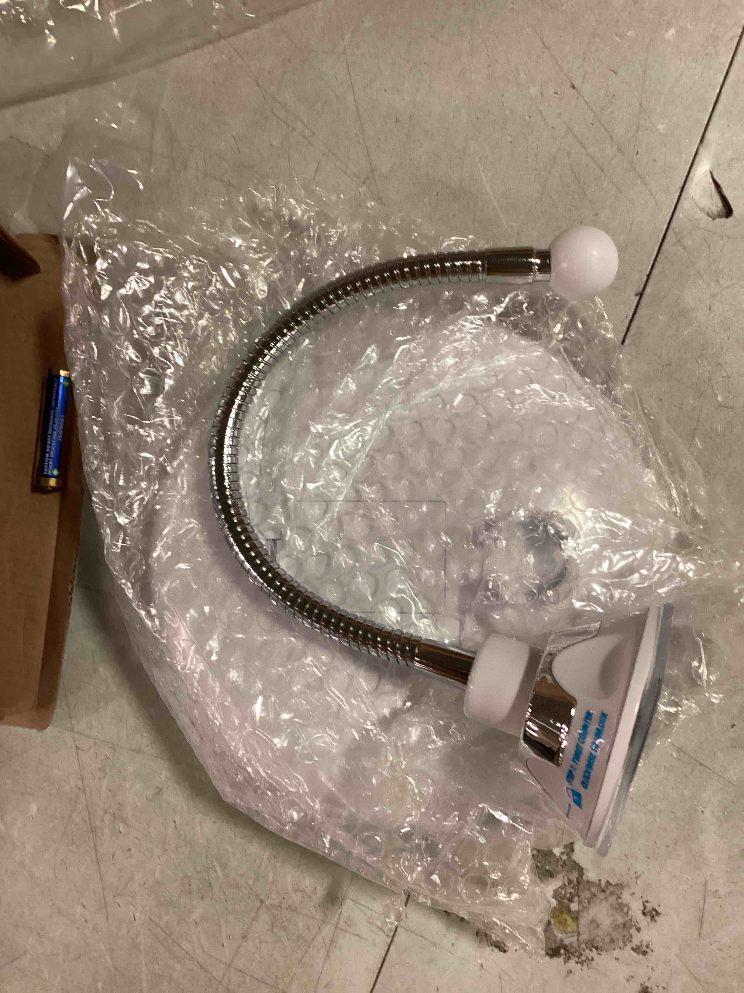 https://s3.amazonaws.com/lotting-images-prod/bidfta/BLU6404714_1720438982697.jpeg