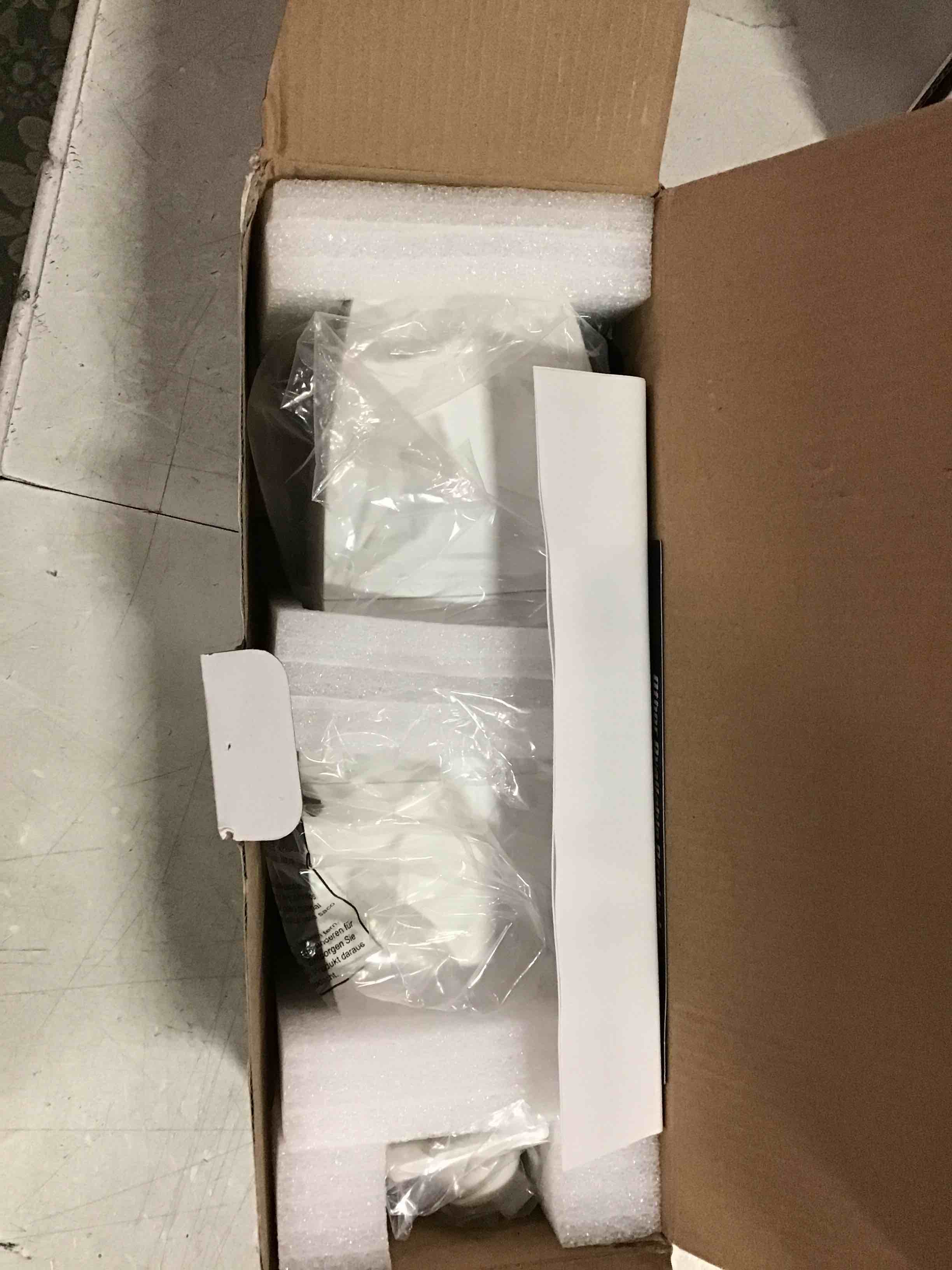 https://s3.amazonaws.com/lotting-images-prod/bidfta/BLU6404956_1720523846529.jpeg