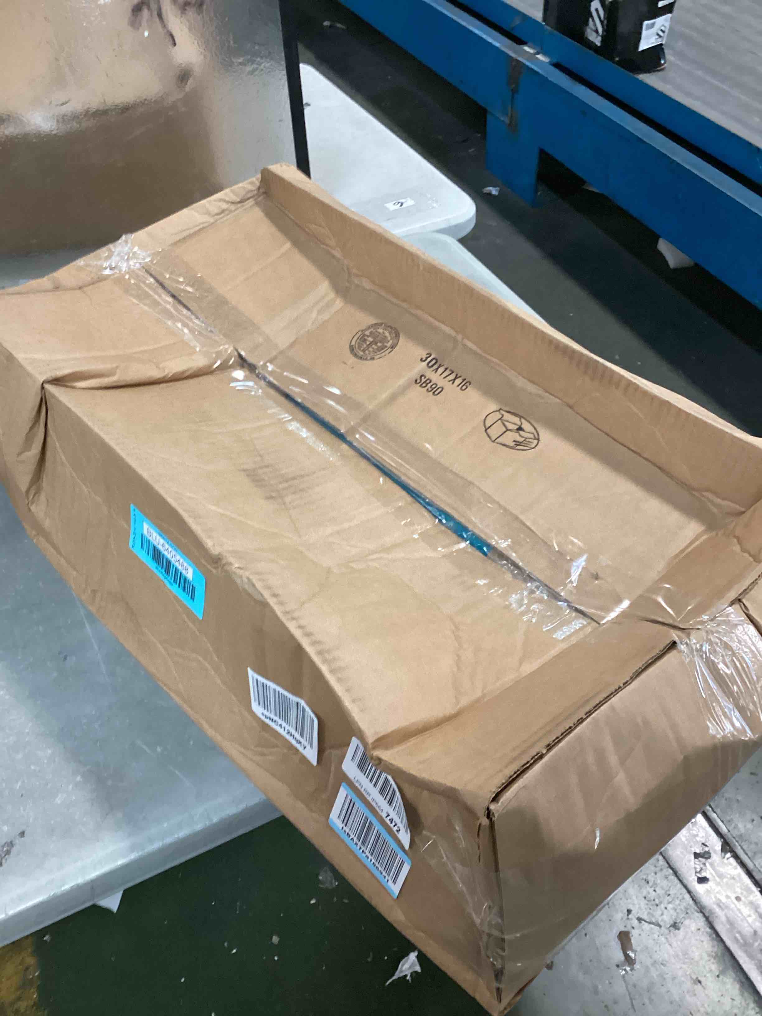 https://s3.amazonaws.com/lotting-images-prod/bidfta/BLU6405488_1719318189481.jpeg