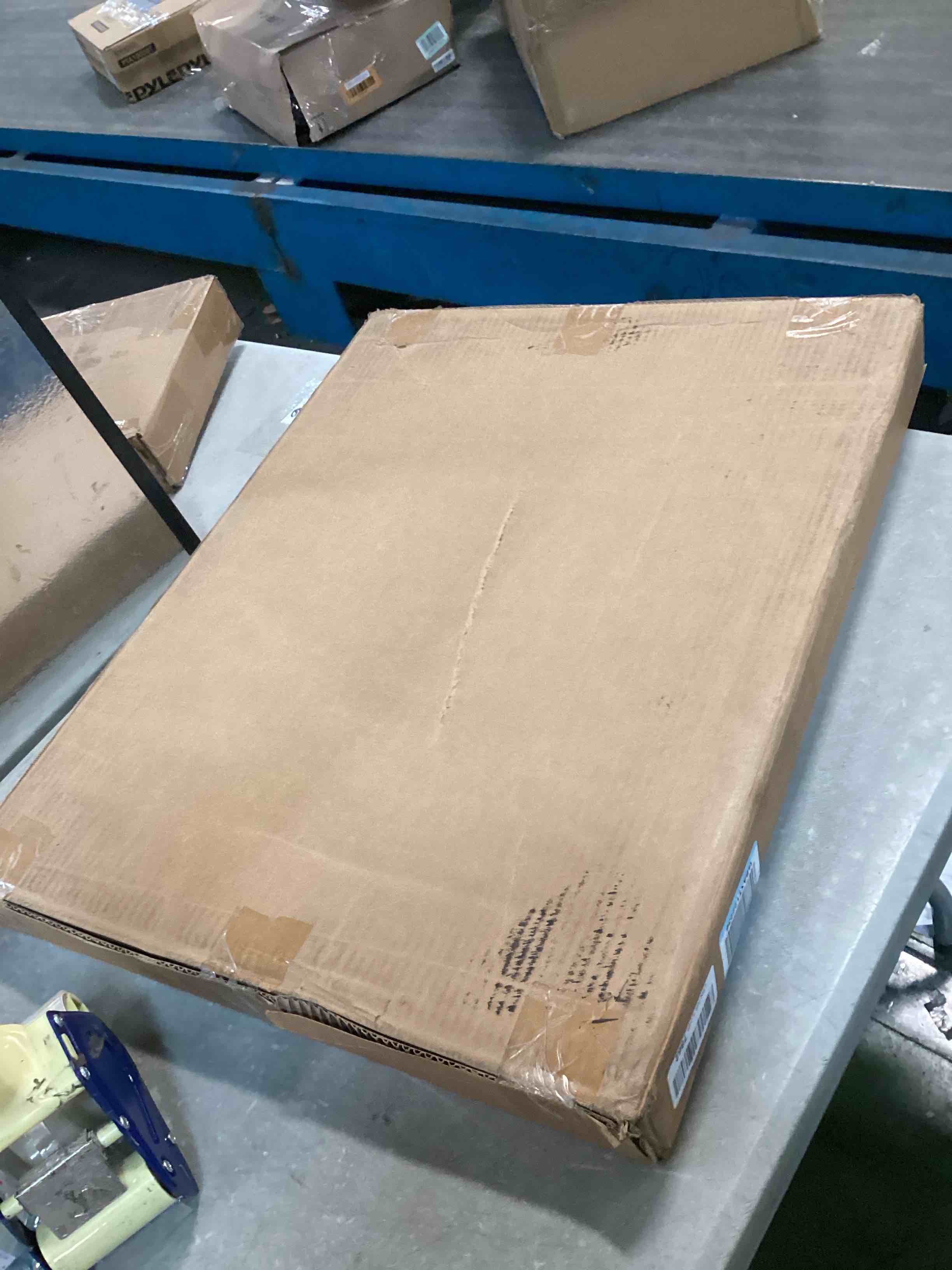 https://s3.amazonaws.com/lotting-images-prod/bidfta/BLU6405654_1719343403891.jpeg