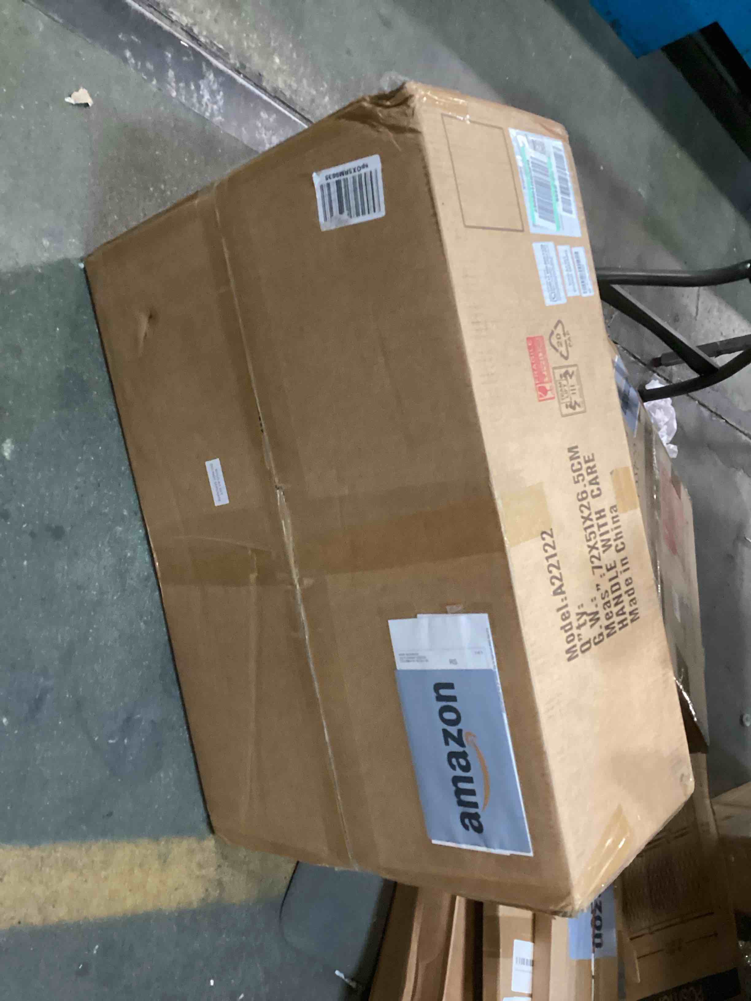 https://s3.amazonaws.com/lotting-images-prod/bidfta/BLU6405751_1719370728446.jpeg