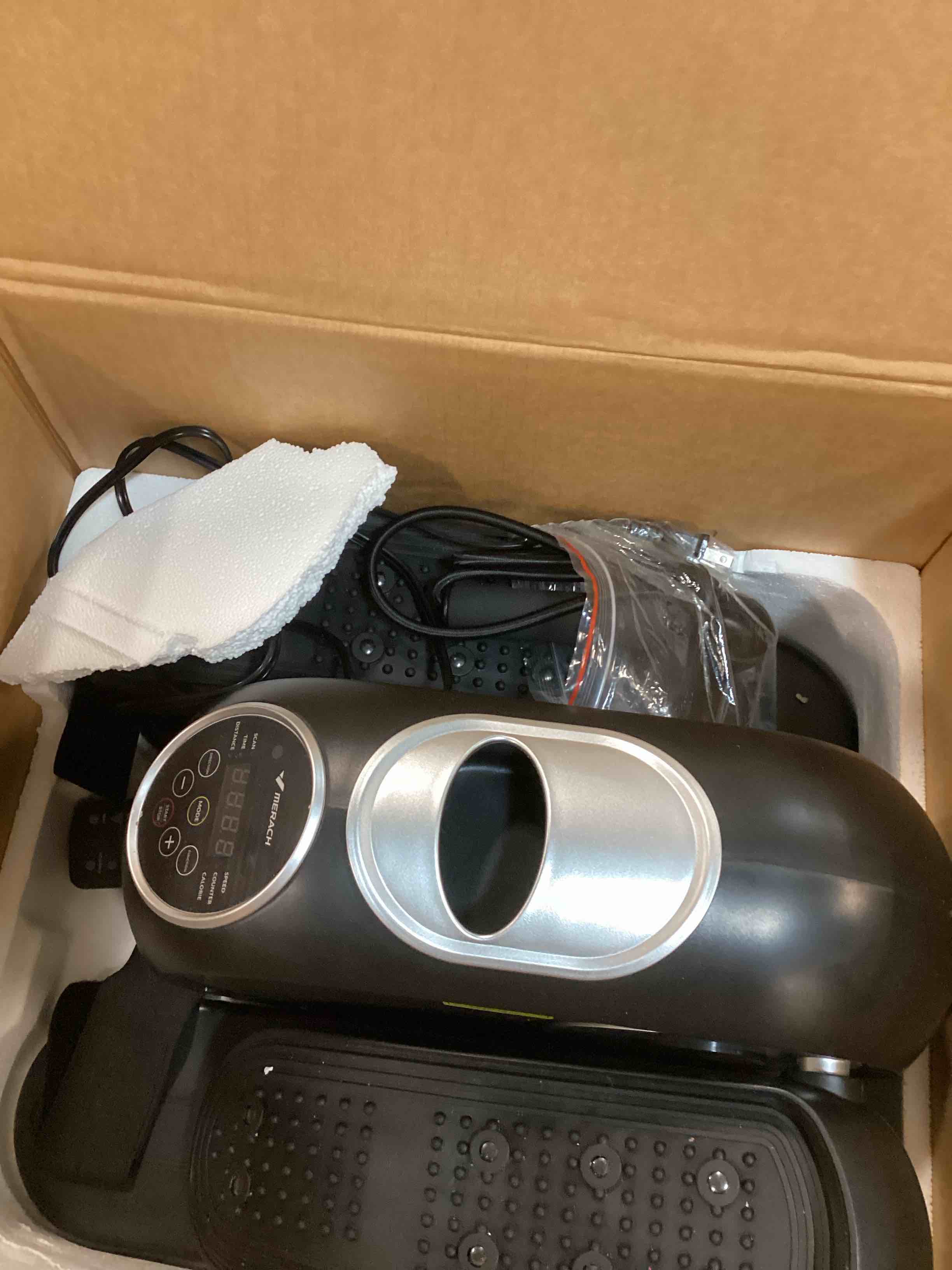 https://s3.amazonaws.com/lotting-images-prod/bidfta/BLU6405755_1719372841285.jpeg