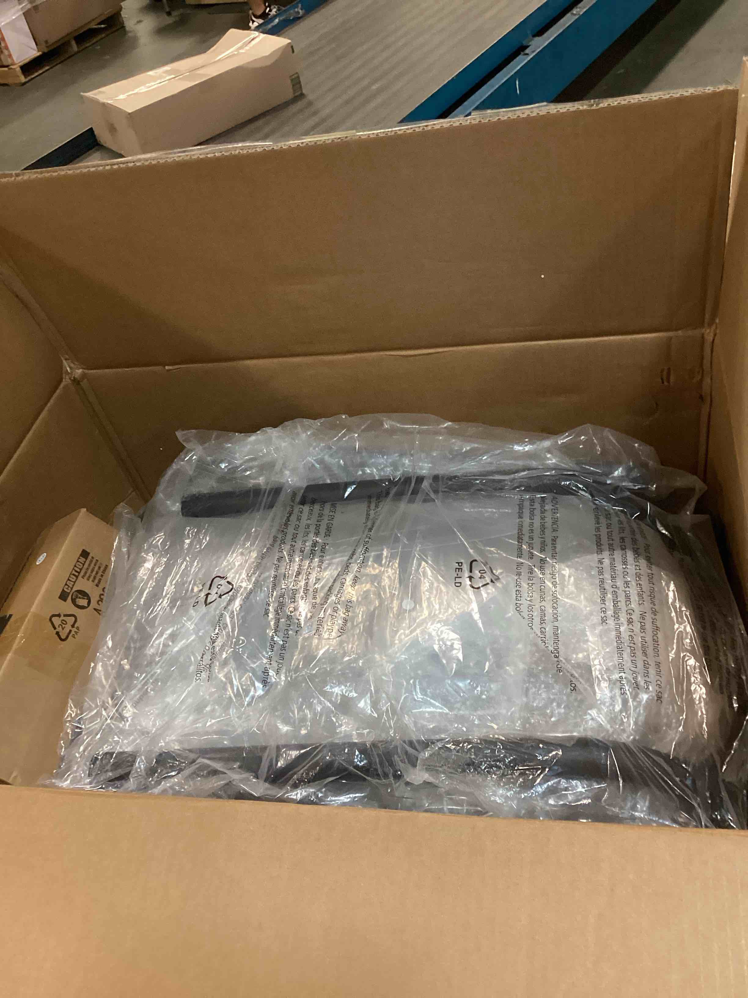 https://s3.amazonaws.com/lotting-images-prod/bidfta/BLU6405792_1719400909392.jpeg