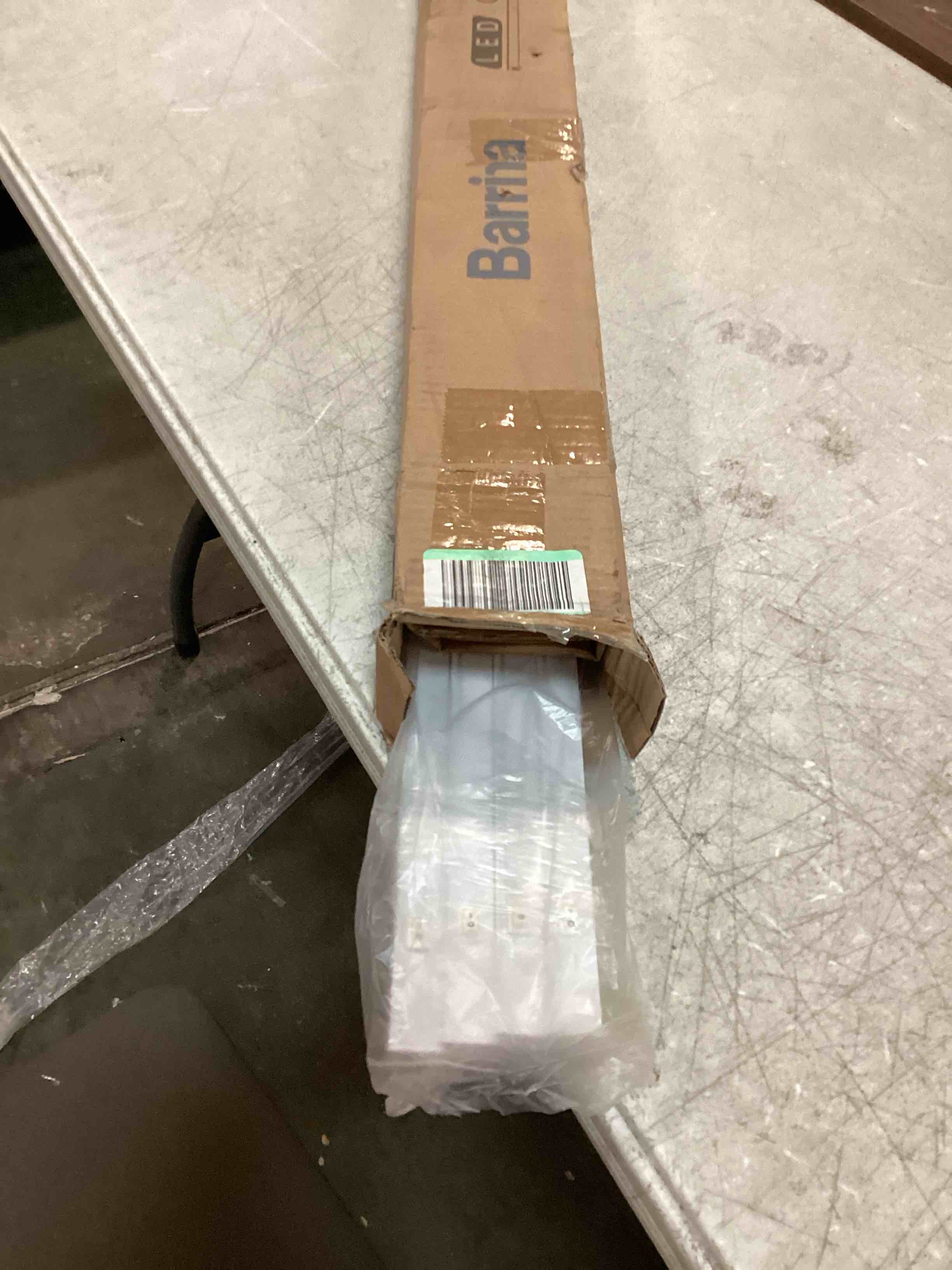 https://s3.amazonaws.com/lotting-images-prod/bidfta/BLU6405928_1719419072561.jpeg