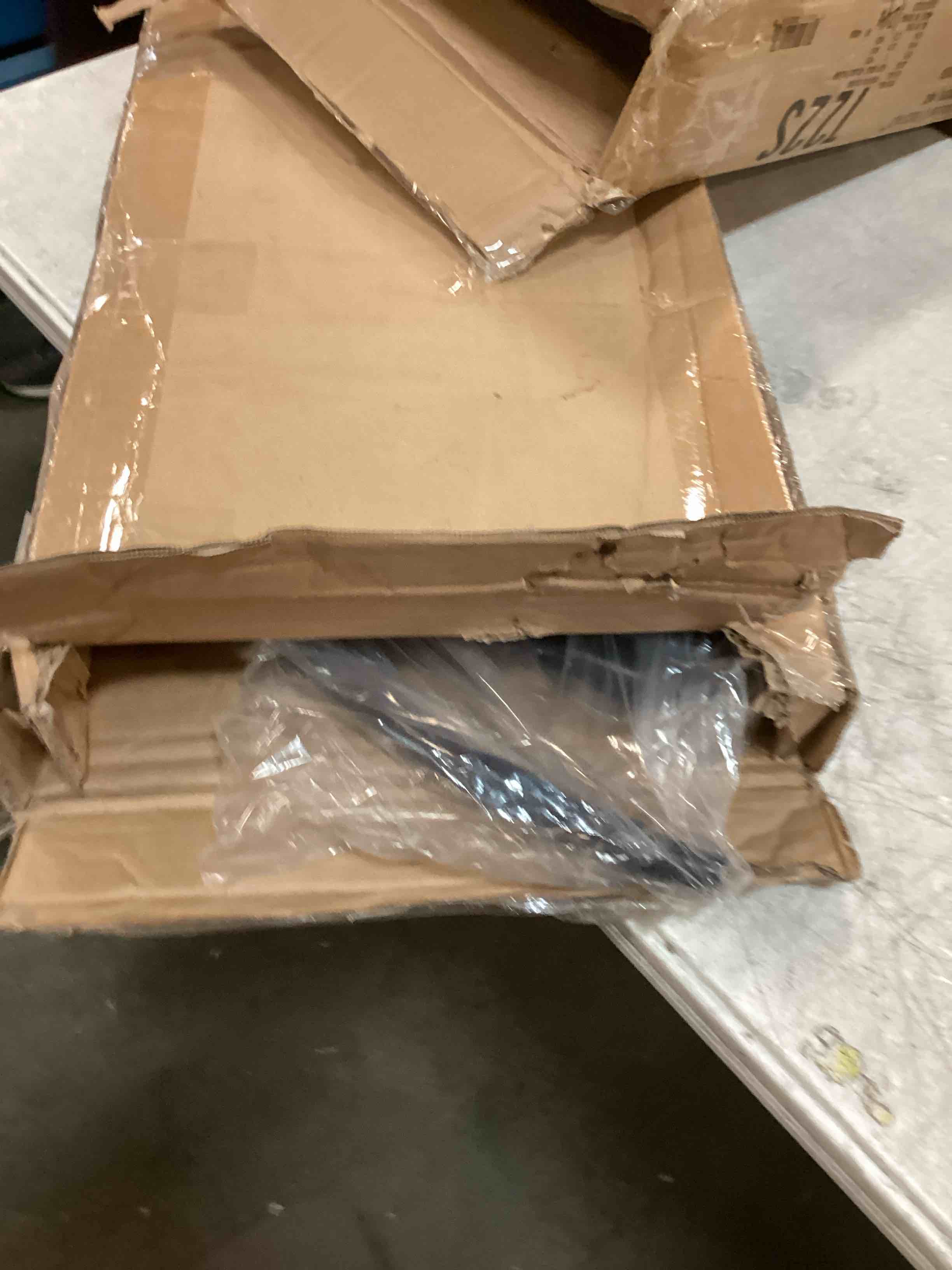 https://s3.amazonaws.com/lotting-images-prod/bidfta/BLU6405937_1719422563072.jpeg