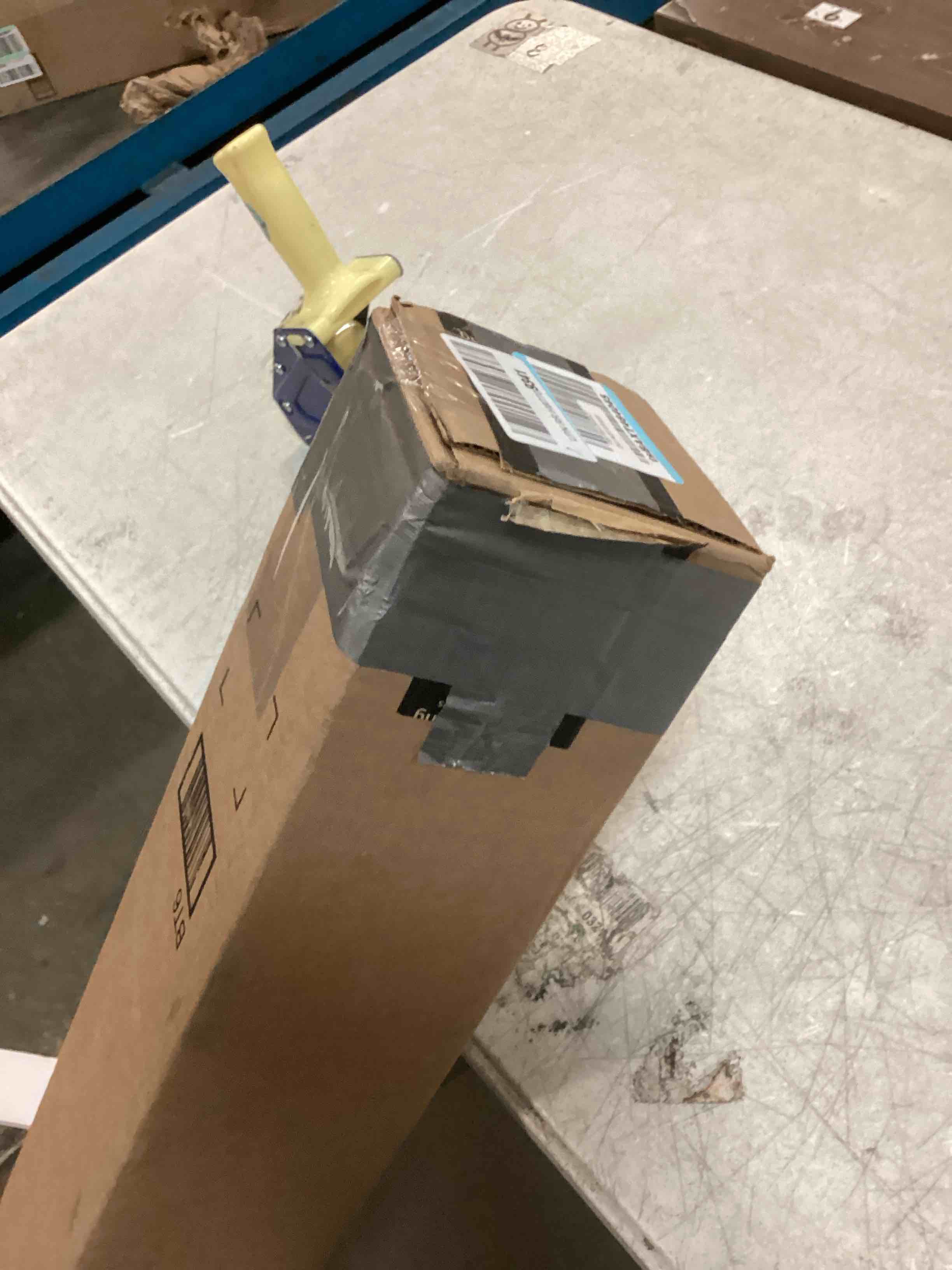 https://s3.amazonaws.com/lotting-images-prod/bidfta/BLU6405998_1719429626234.jpeg