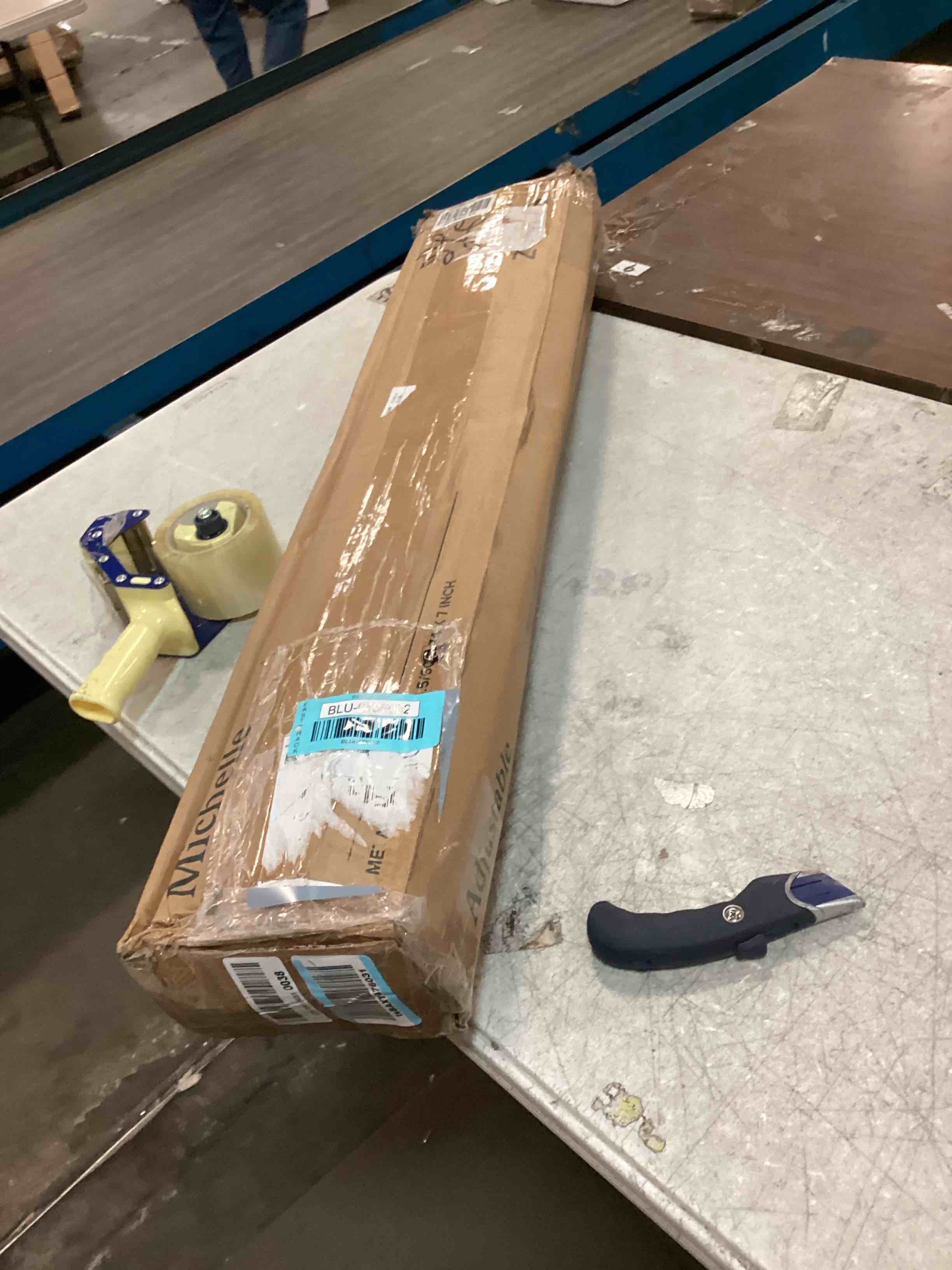 https://s3.amazonaws.com/lotting-images-prod/bidfta/BLU6406002_1719430197088.jpeg