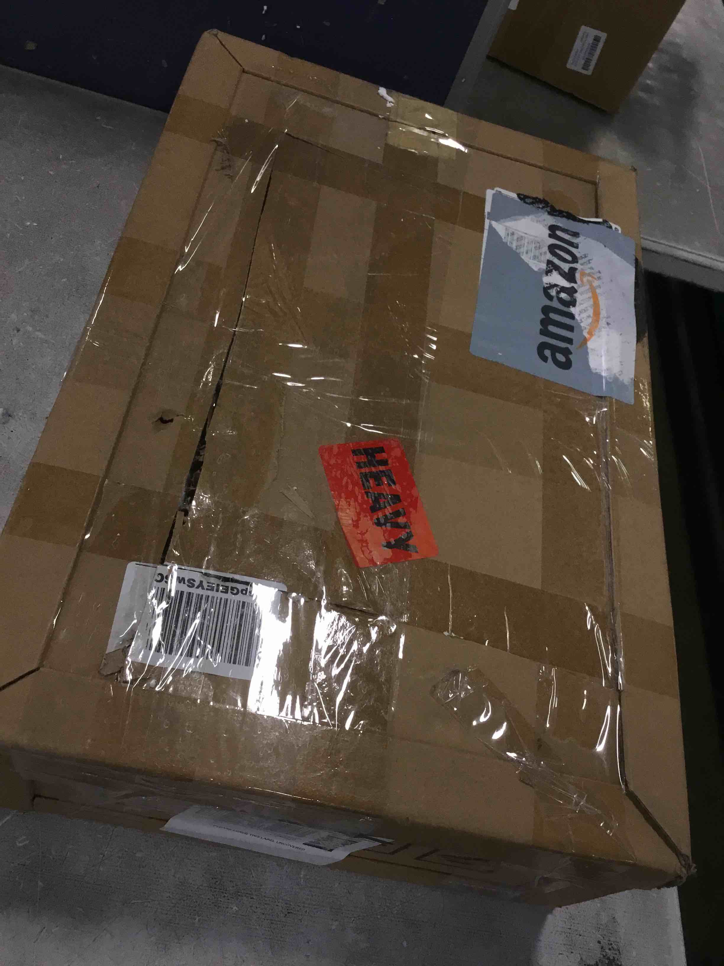 https://s3.amazonaws.com/lotting-images-prod/bidfta/BLU6406836_1720031694363.jpeg