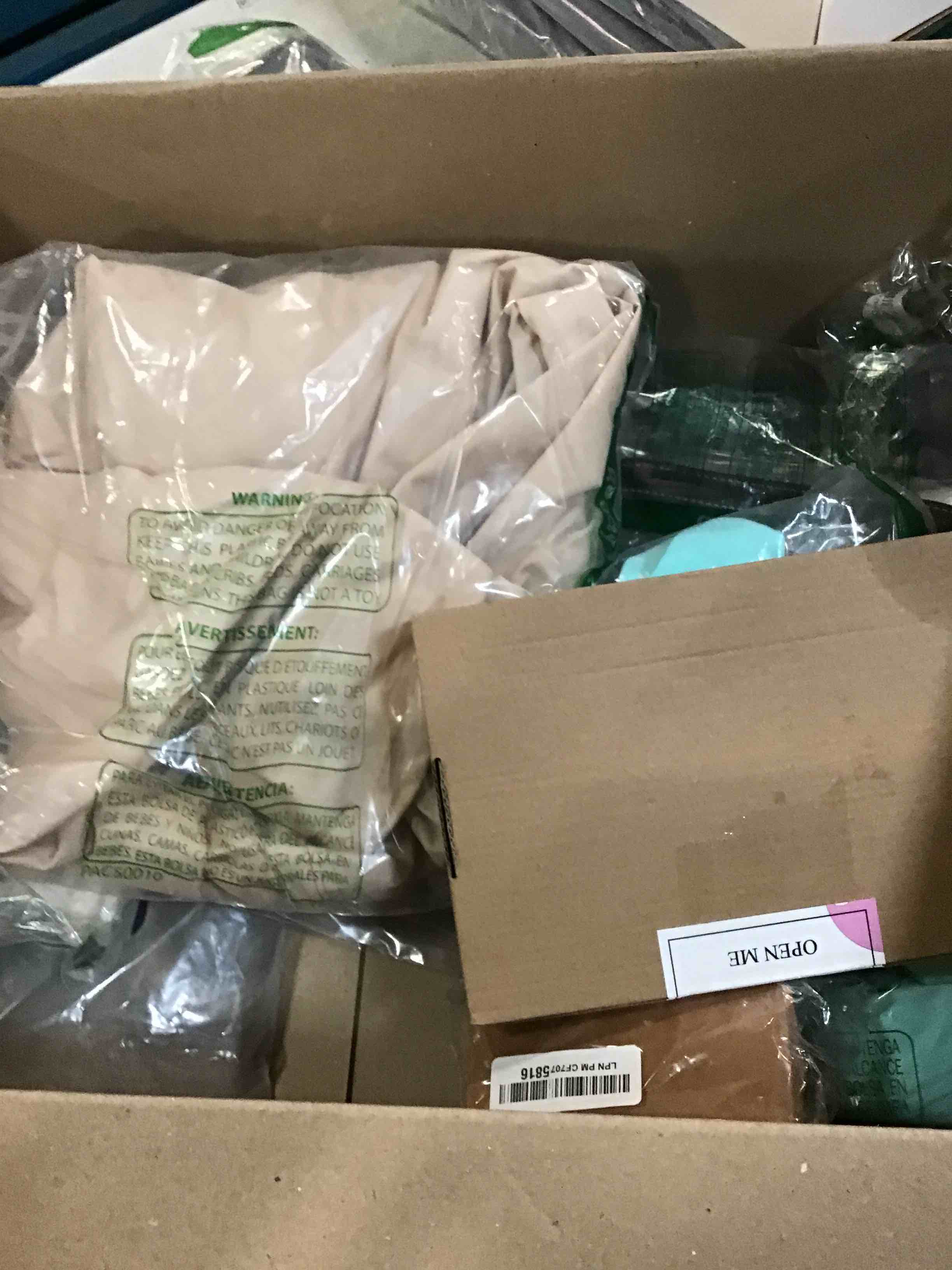 https://s3.amazonaws.com/lotting-images-prod/bidfta/BLU6409575_1719540839914.jpeg