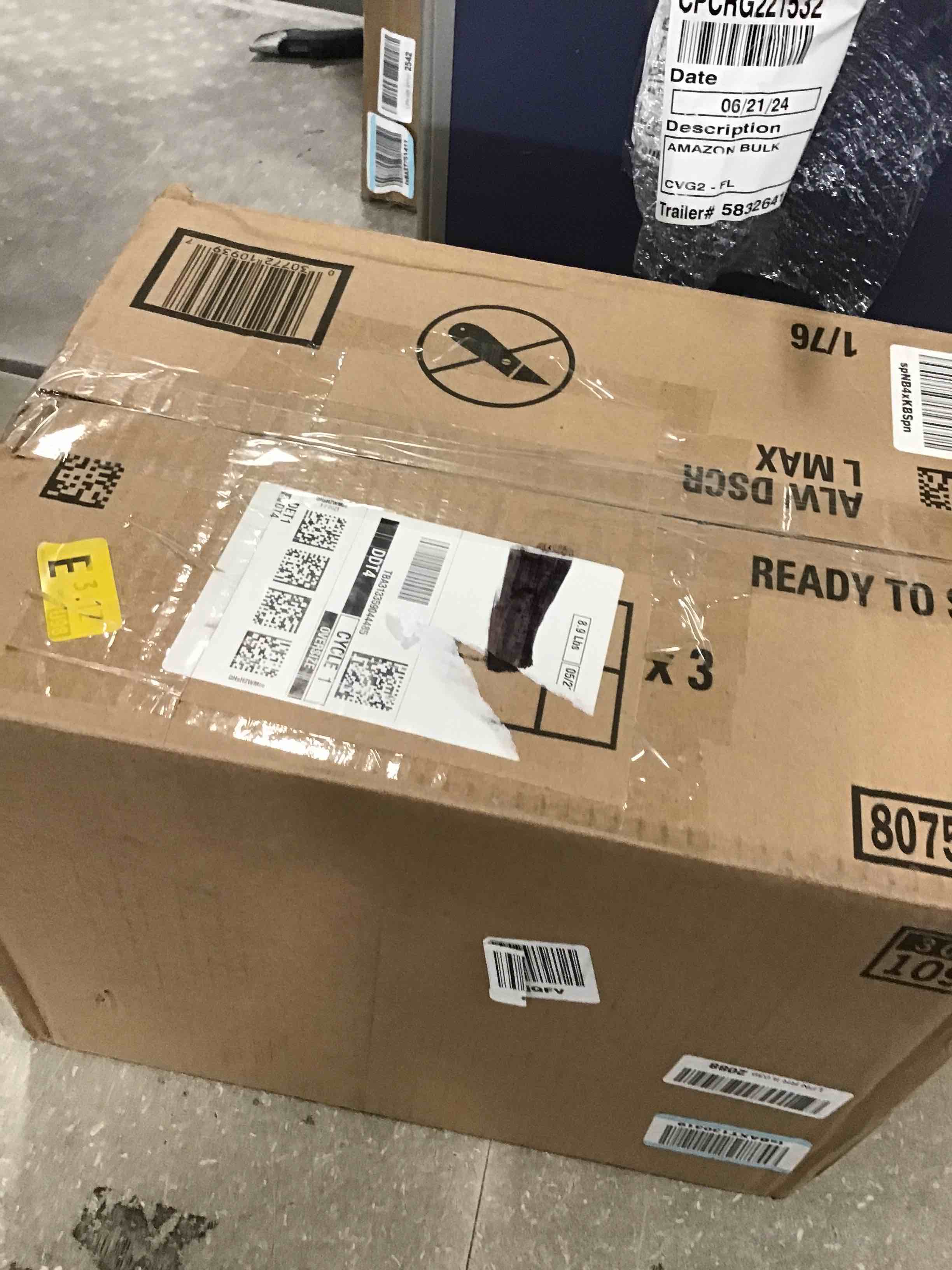 https://s3.amazonaws.com/lotting-images-prod/bidfta/BLU6409908_1719920306361.jpeg