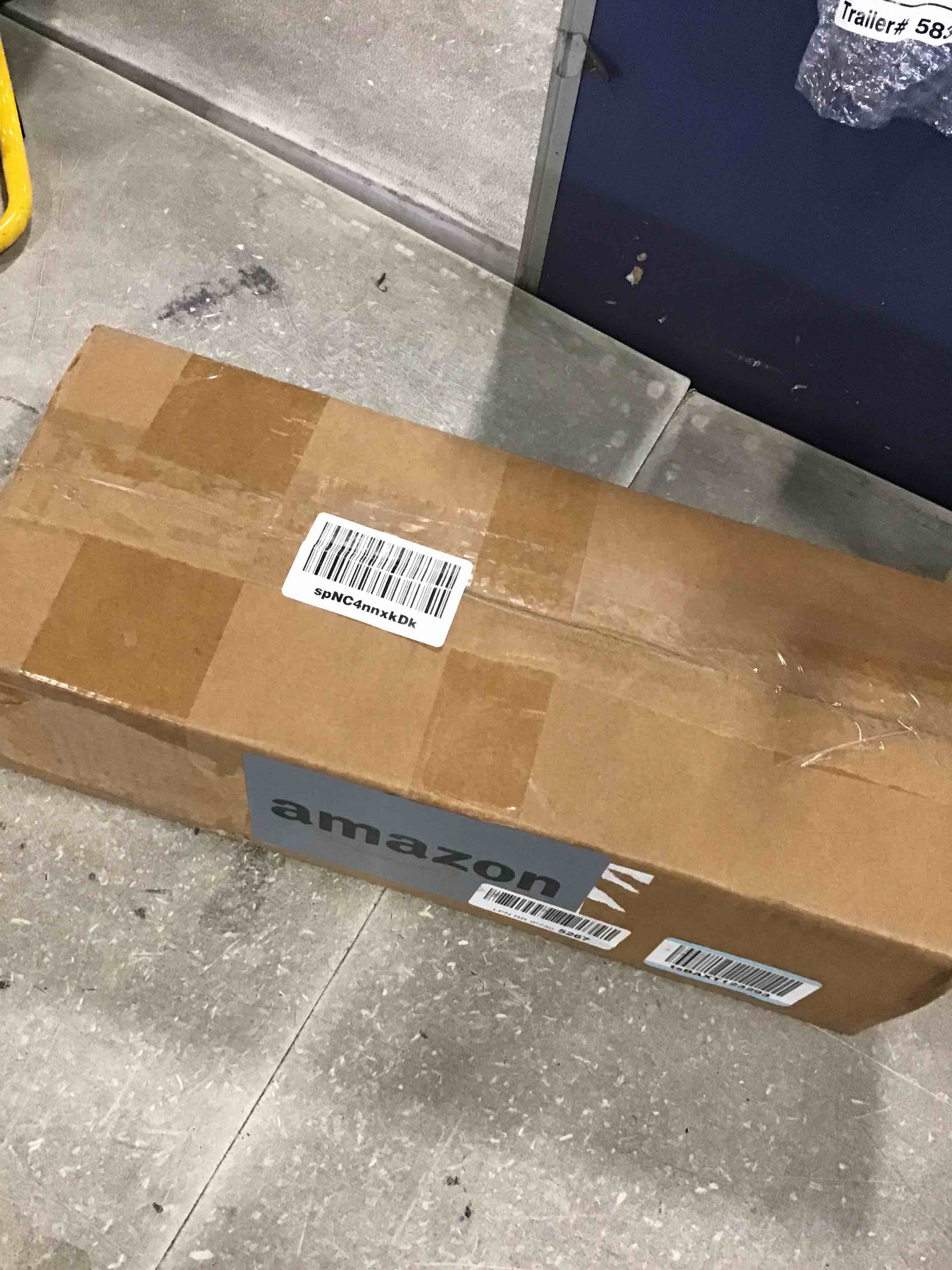 https://s3.amazonaws.com/lotting-images-prod/bidfta/BLU6409929_1719921848315.jpeg
