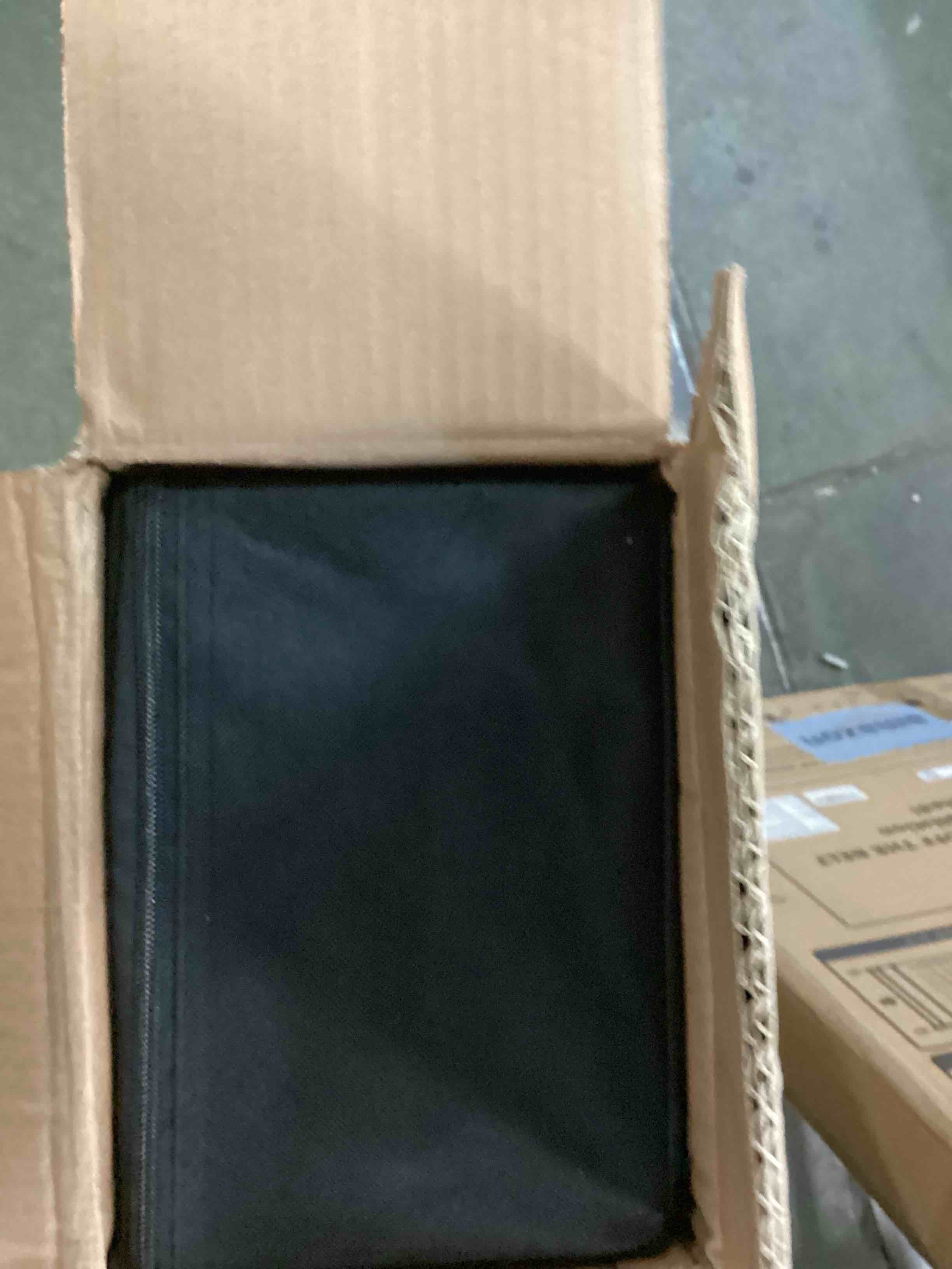 https://s3.amazonaws.com/lotting-images-prod/bidfta/BLU6413543_1719376680901.jpeg