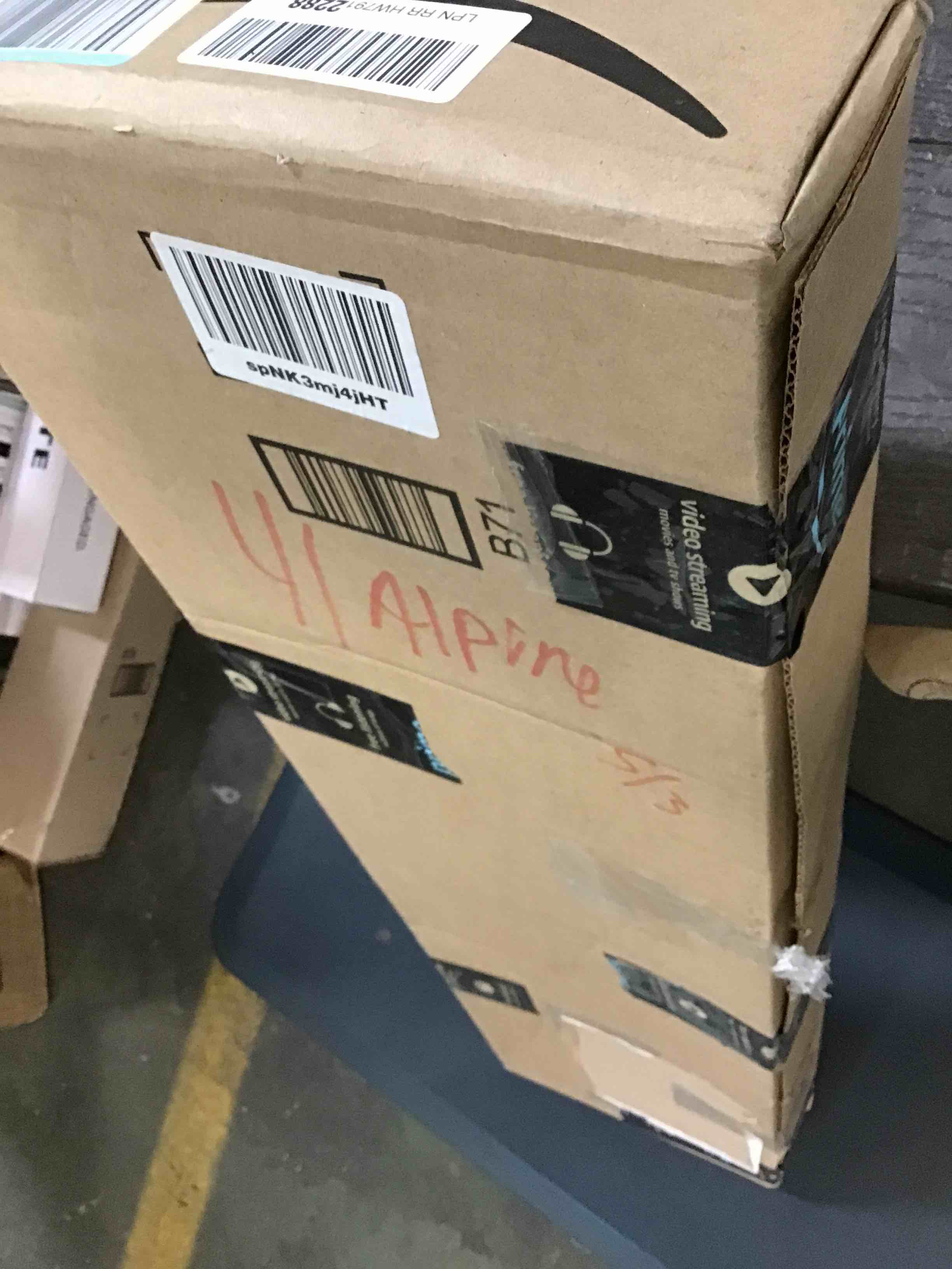 https://s3.amazonaws.com/lotting-images-prod/bidfta/BLU6413919_1719499437557.jpeg