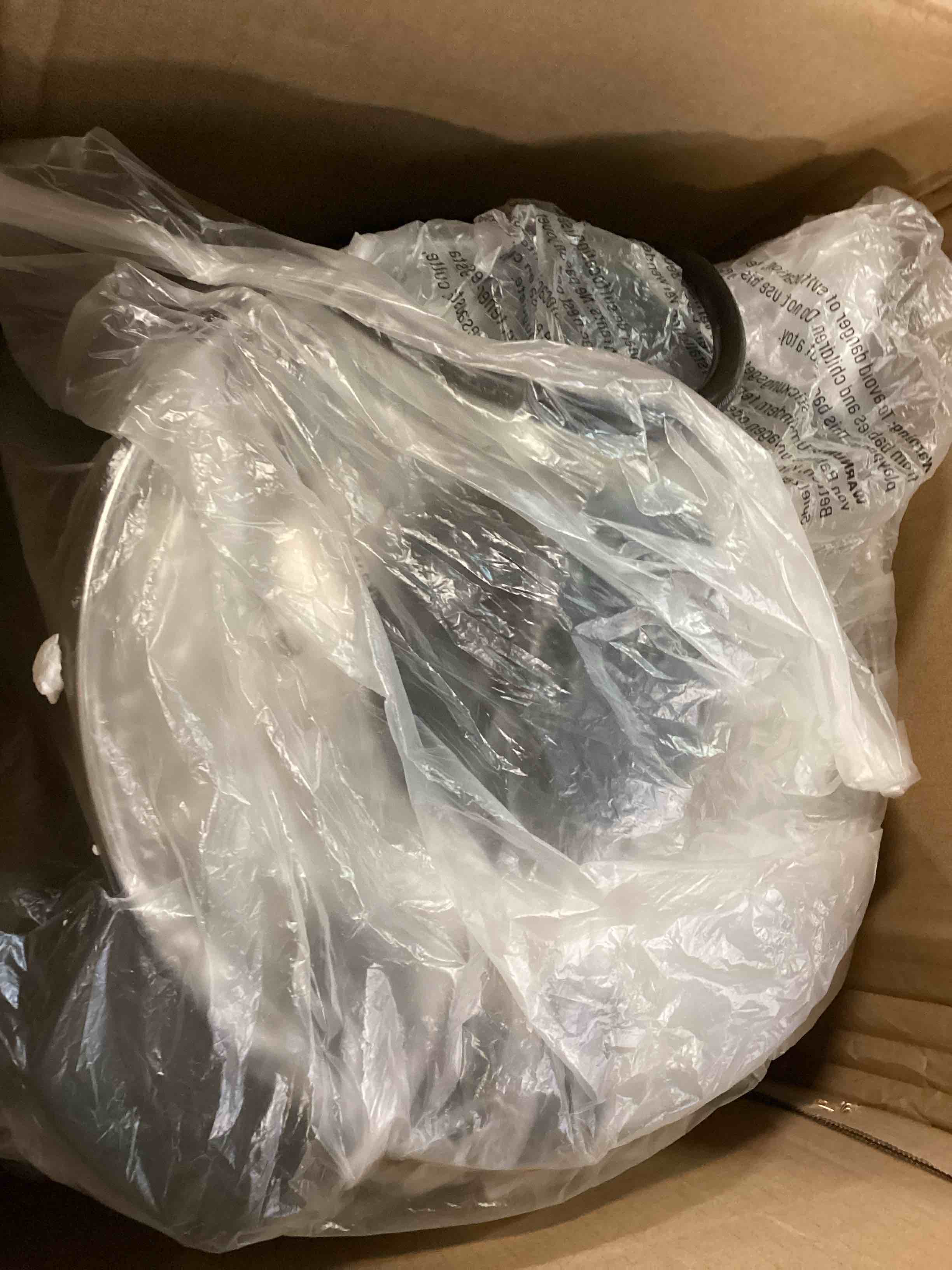 https://s3.amazonaws.com/lotting-images-prod/bidfta/BLU6414315_1719615061766.jpeg